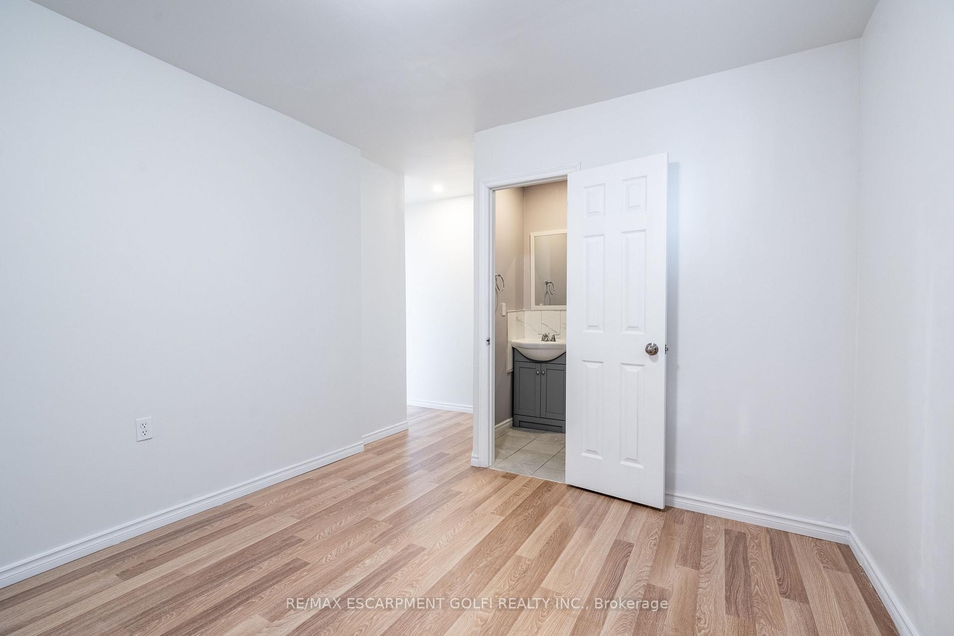 Photo 34 of 16 Edgehill Drive, Hamilton, Gurnett — HOMEH