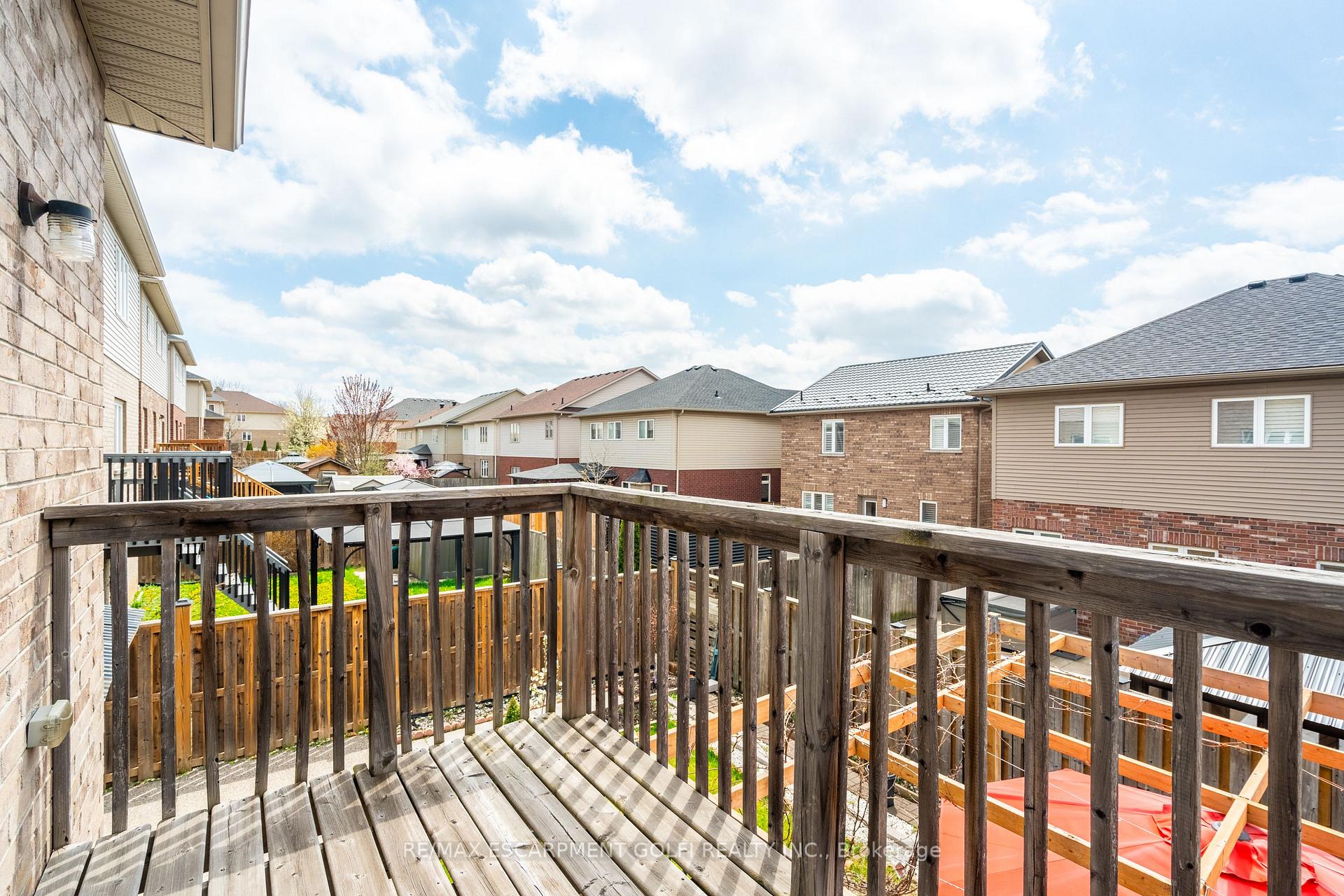 Photo 11 of 16 Edgehill Drive, Hamilton, Gurnett — HOMEH