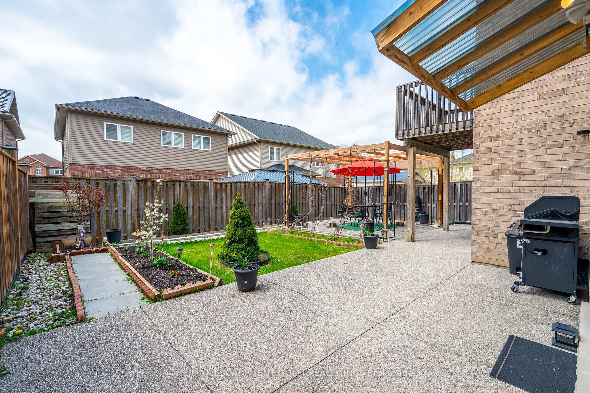 Photo 40 of 16 Edgehill Drive, Hamilton, Gurnett — HOMEH