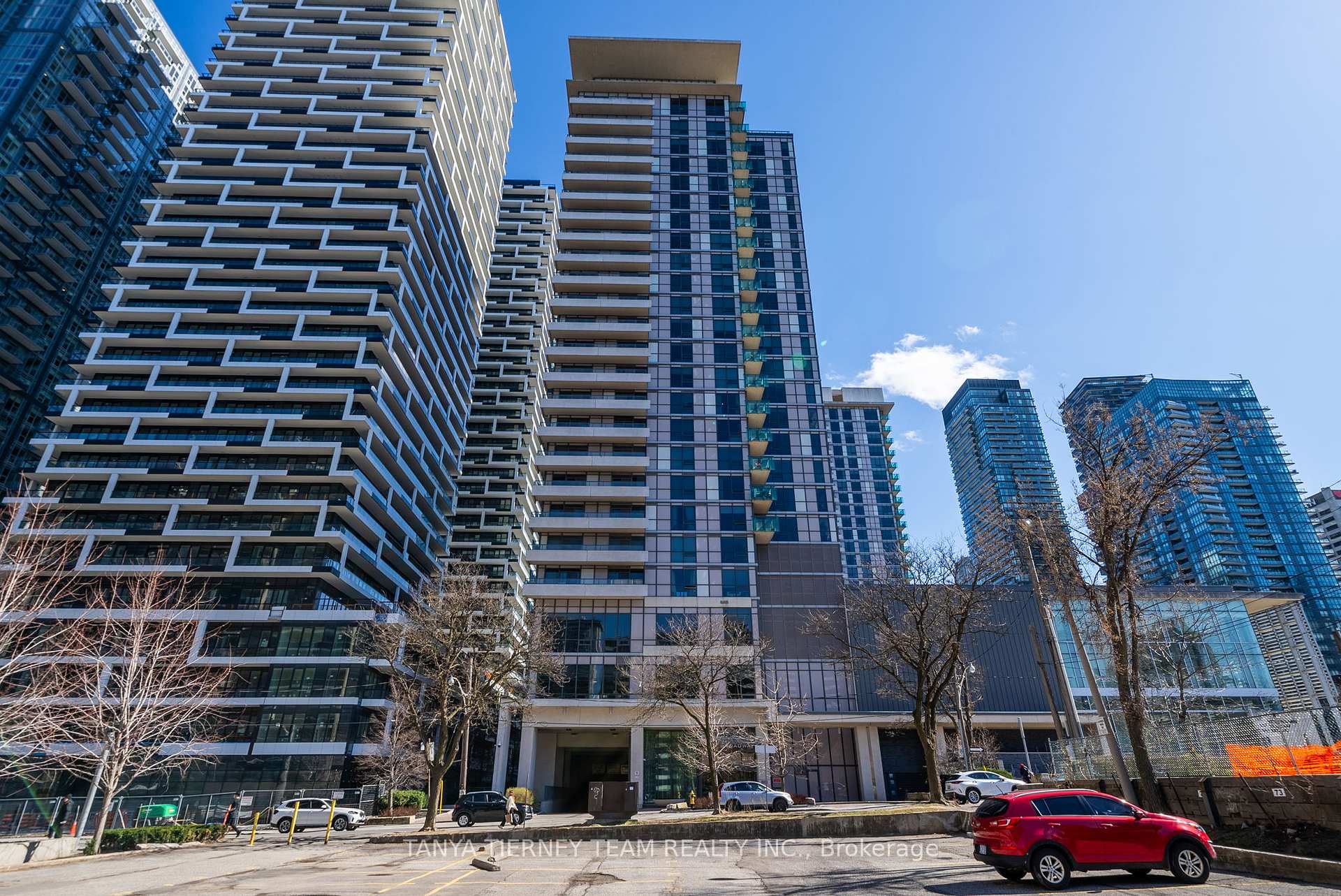 Photo 2 of Unit 2006, 25 Broadway Avenue, Toronto, Mount Pleasant West — HOMEH