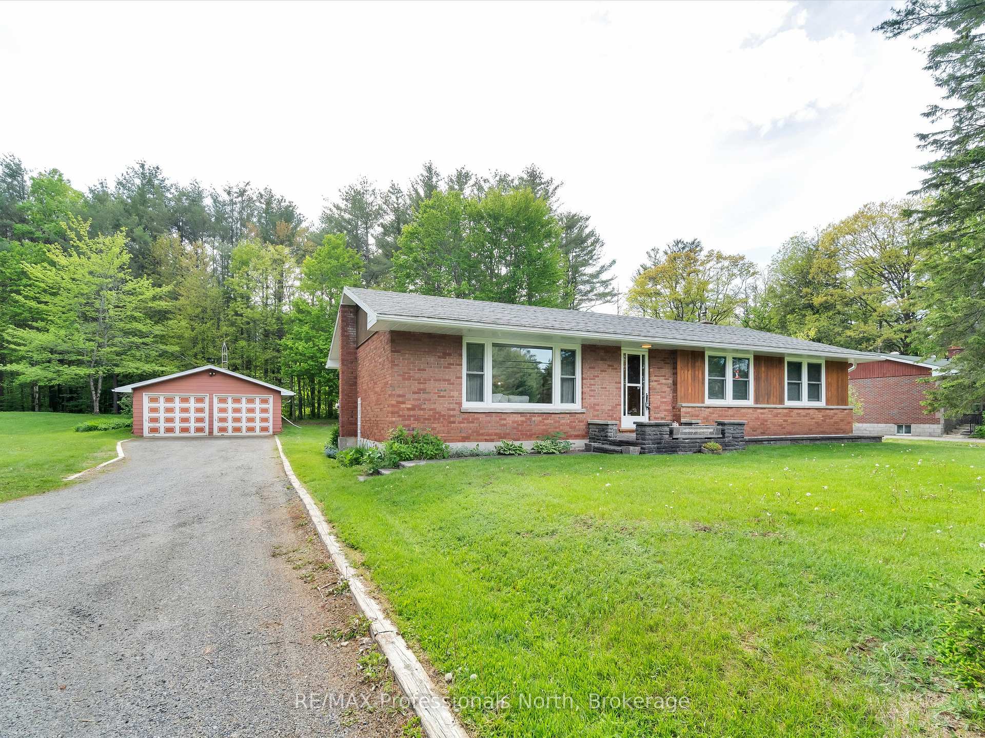 Photo 2 of 1166 Manitoba Street, Bracebridge, Monck (Bracebridge) — HOMEH