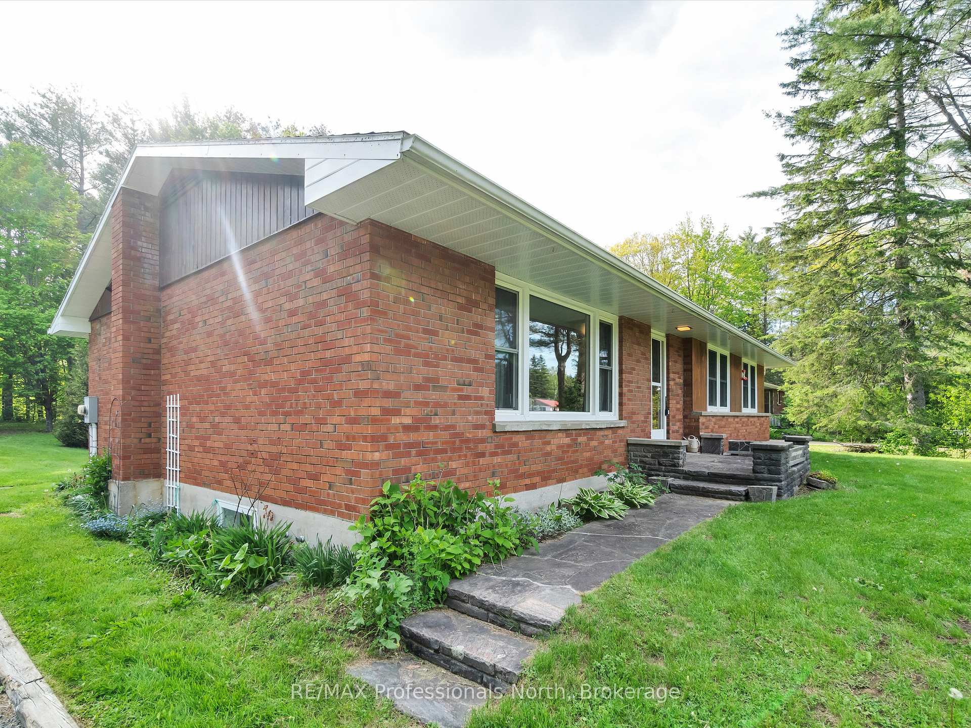 Photo 8 of 1166 Manitoba Street, Bracebridge, Monck (Bracebridge) — HOMEH