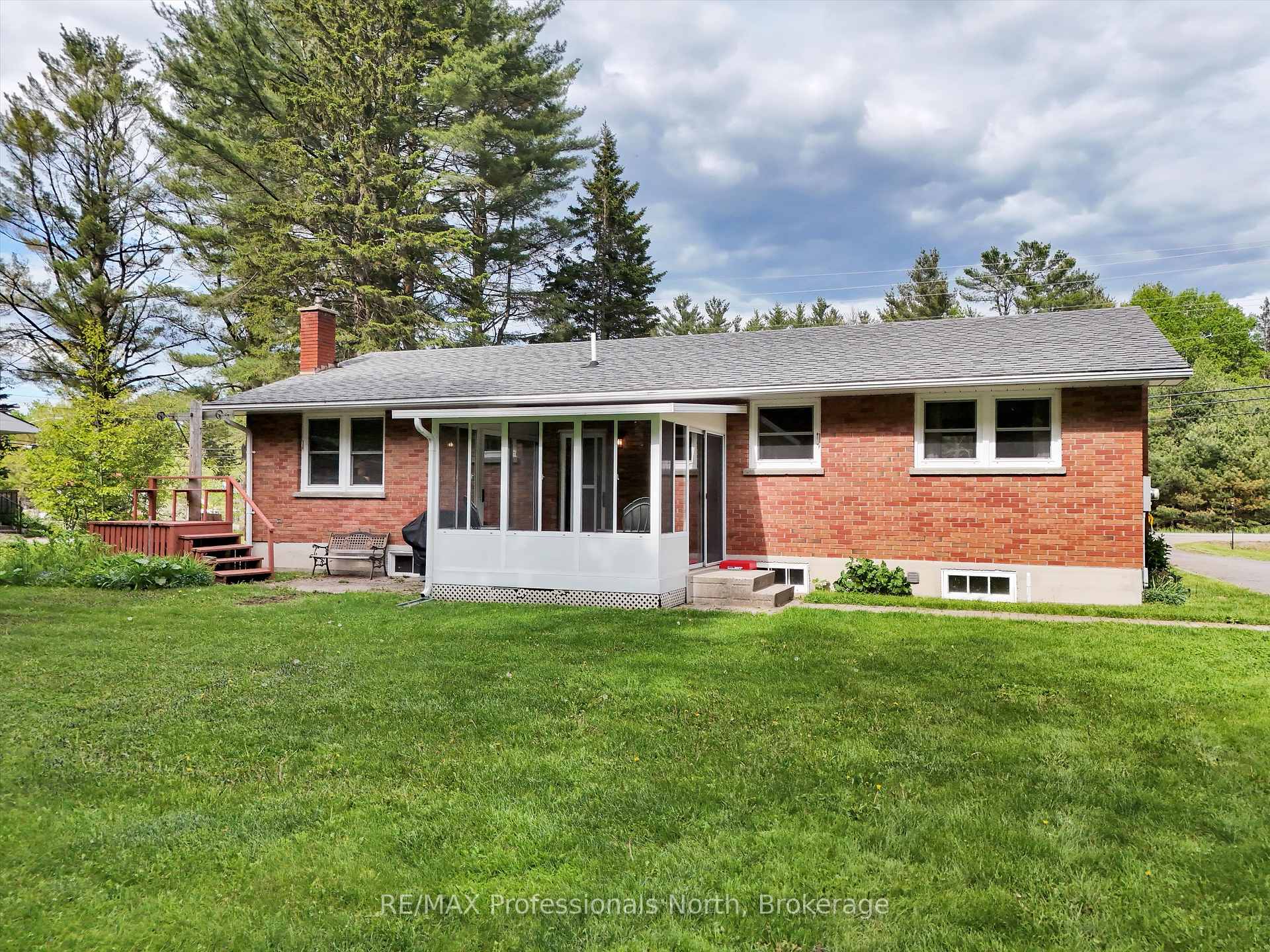 Photo 3 of 1166 Manitoba Street, Bracebridge, Monck (Bracebridge) — HOMEH