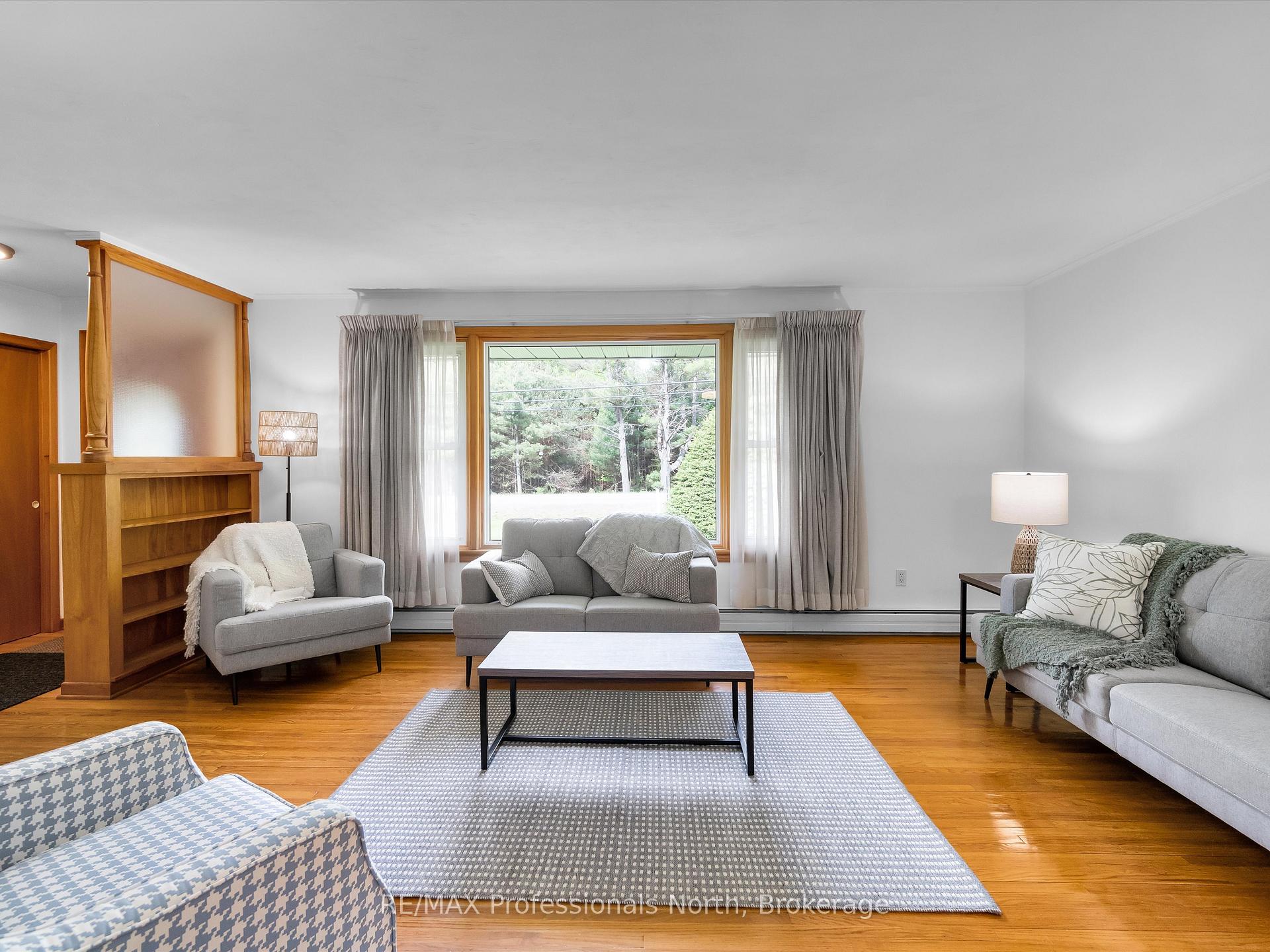Photo 6 of 1166 Manitoba Street, Bracebridge, Monck (Bracebridge) — HOMEH