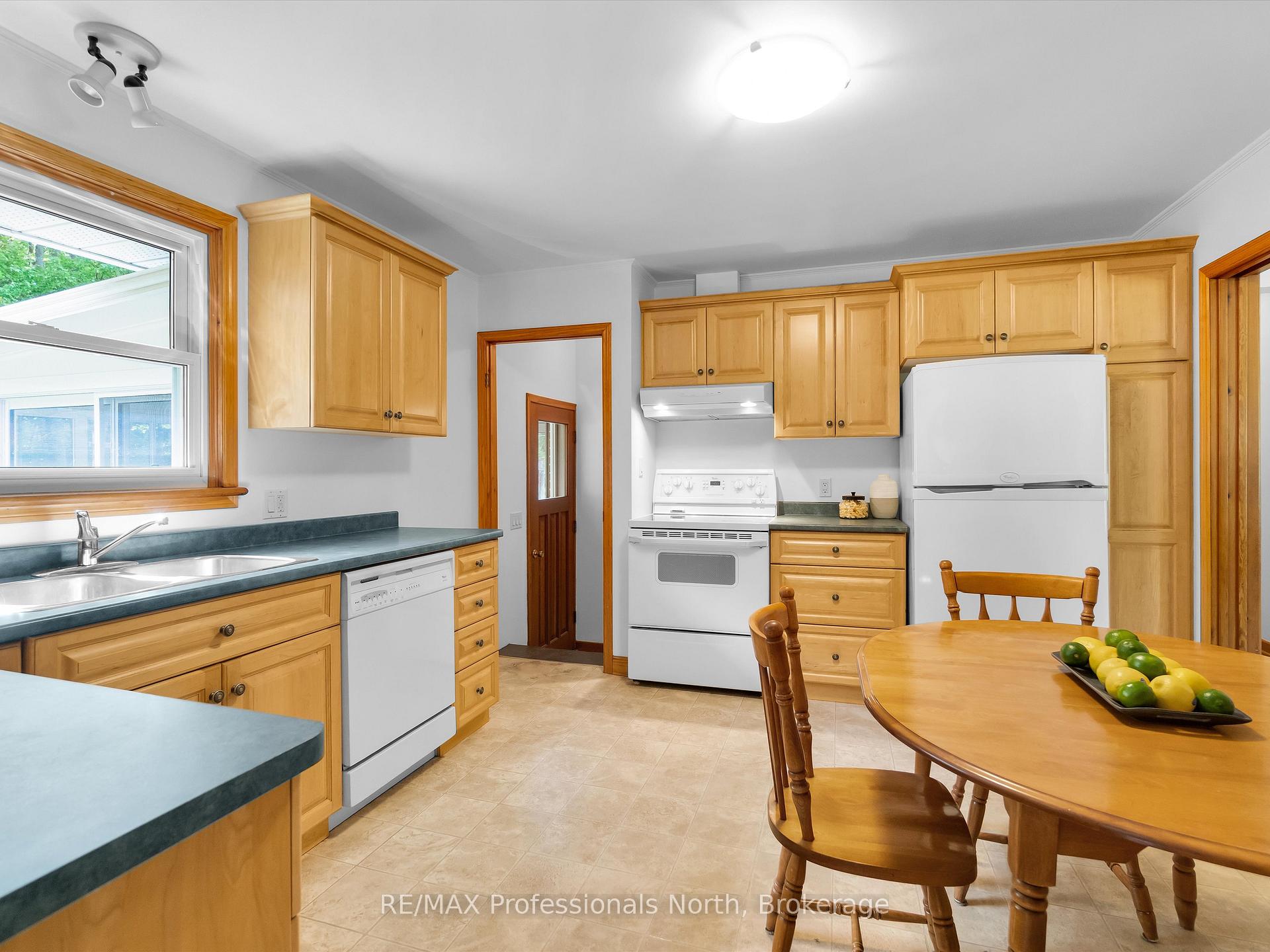 Photo 23 of 1166 Manitoba Street, Bracebridge, Monck (Bracebridge) — HOMEH