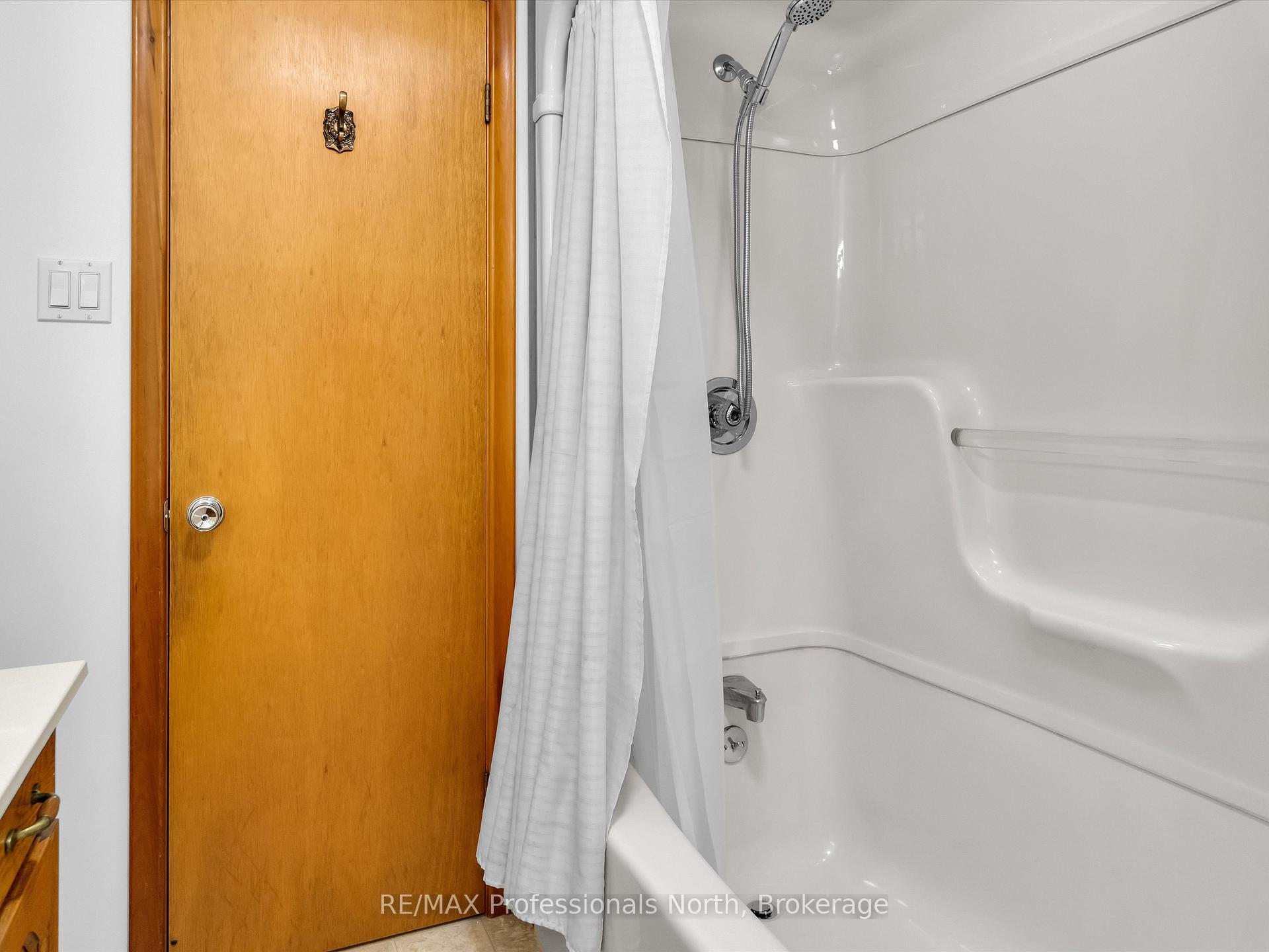 Photo 7 of 1166 Manitoba Street, Bracebridge, Monck (Bracebridge) — HOMEH
