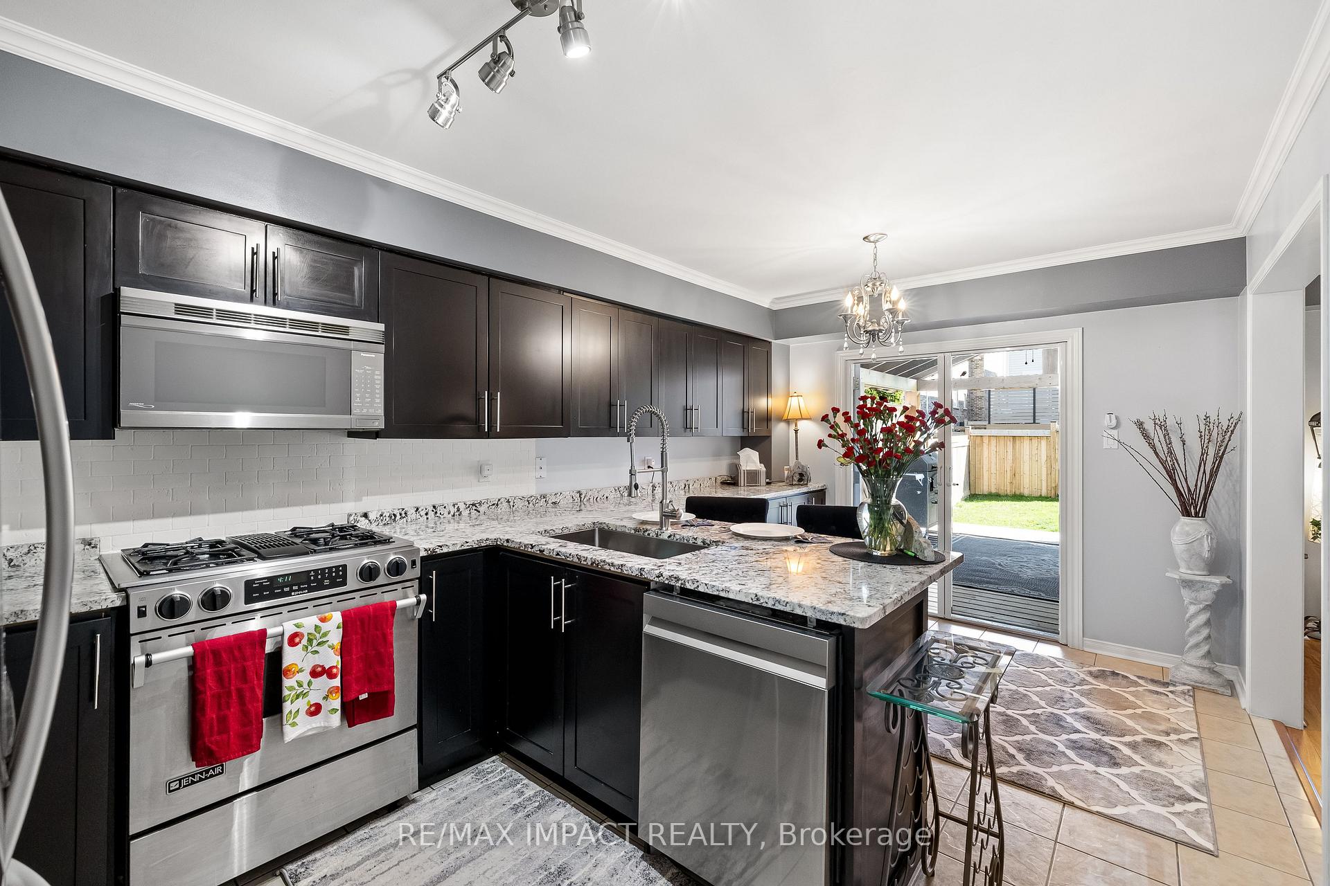Photo 11 of 18 Steinway Drive, Scugog, Port Perry — HOMEH