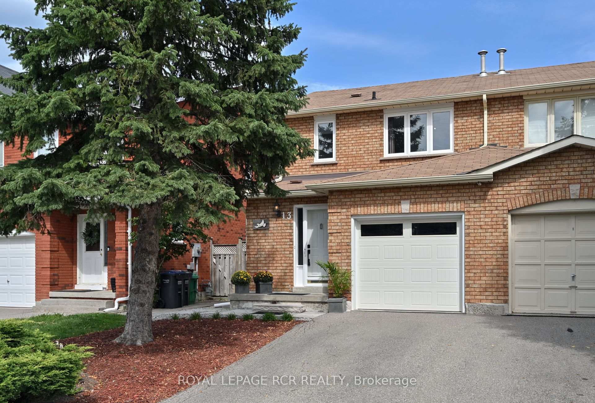 Photo 2 of 13 Wood Circle, Caledon, Bolton East — HOMEH