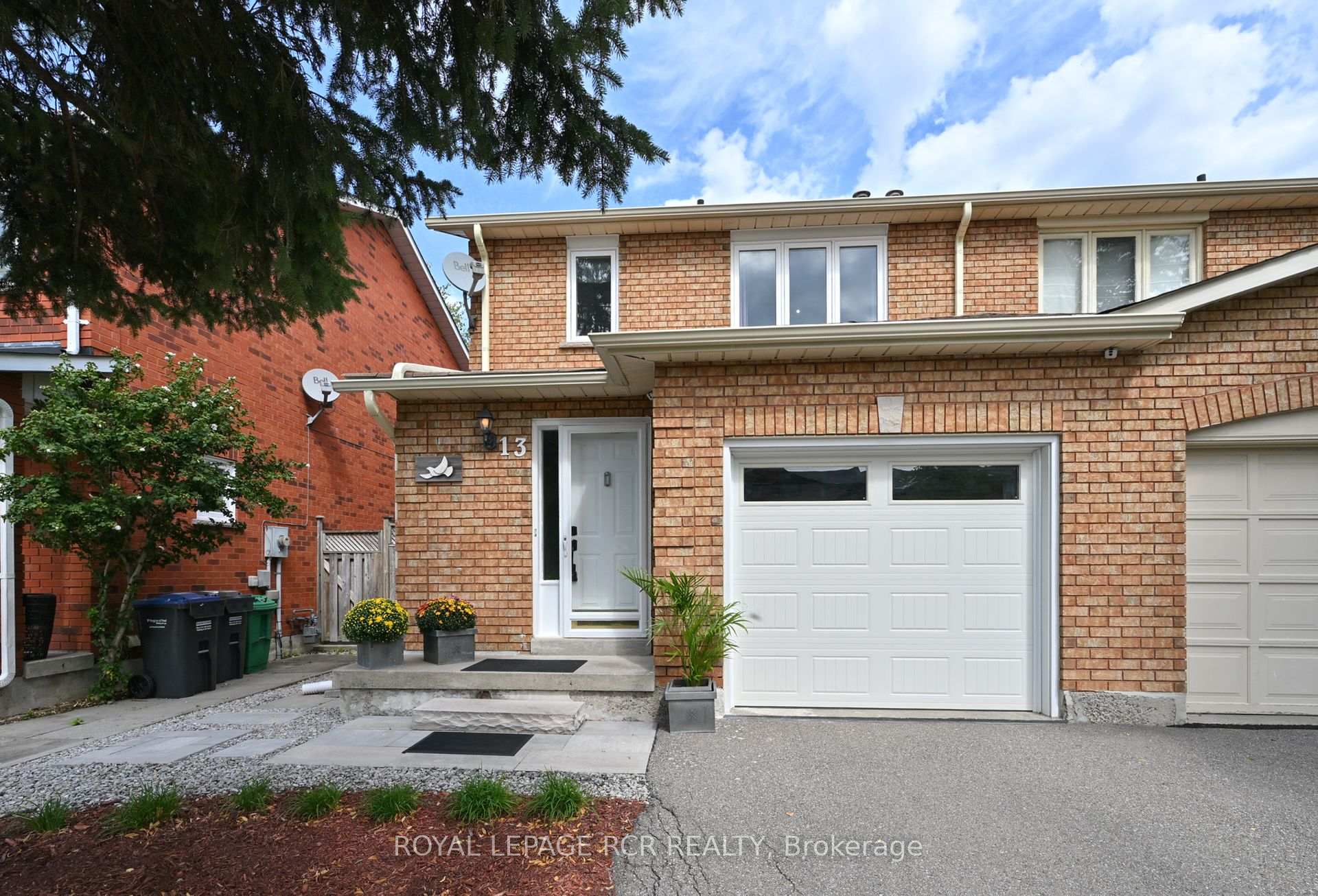 Photo 3 of 13 Wood Circle, Caledon, Bolton East — HOMEH
