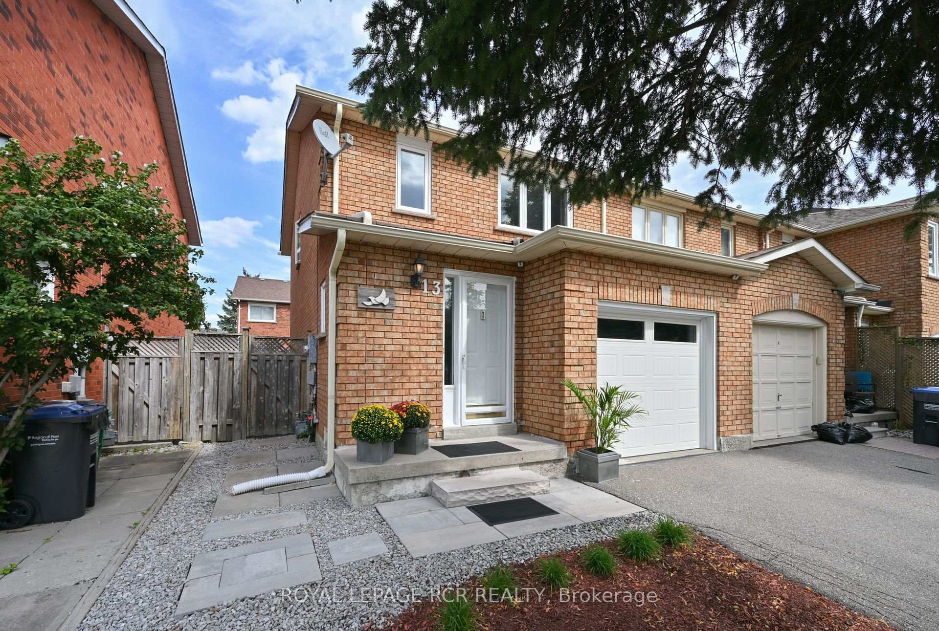 Photo 4 of 13 Wood Circle, Caledon, Bolton East — HOMEH