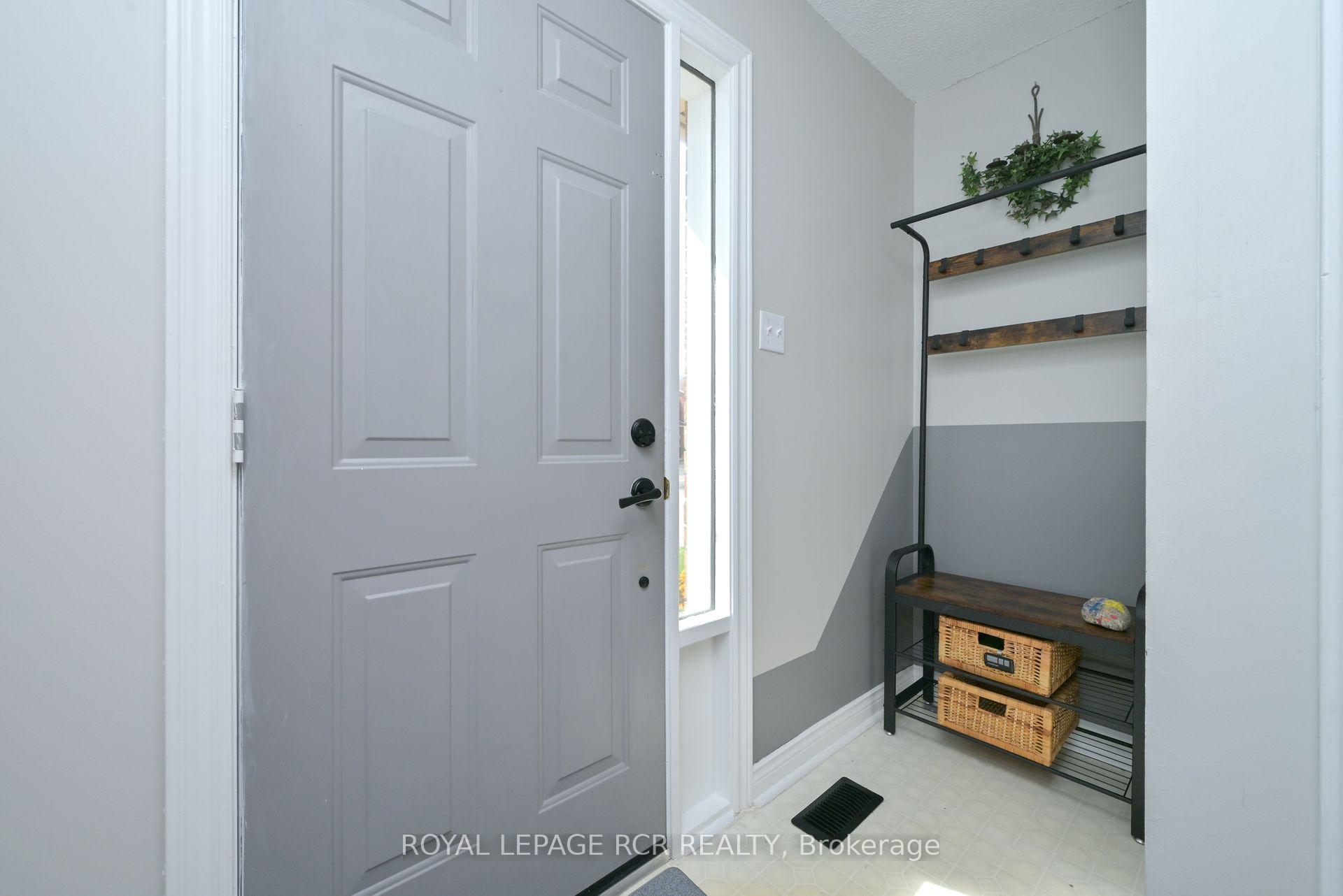 Photo 5 of 13 Wood Circle, Caledon, Bolton East — HOMEH