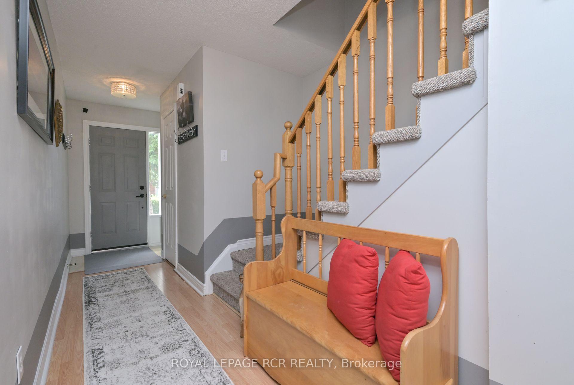 Photo 7 of 13 Wood Circle, Caledon, Bolton East — HOMEH