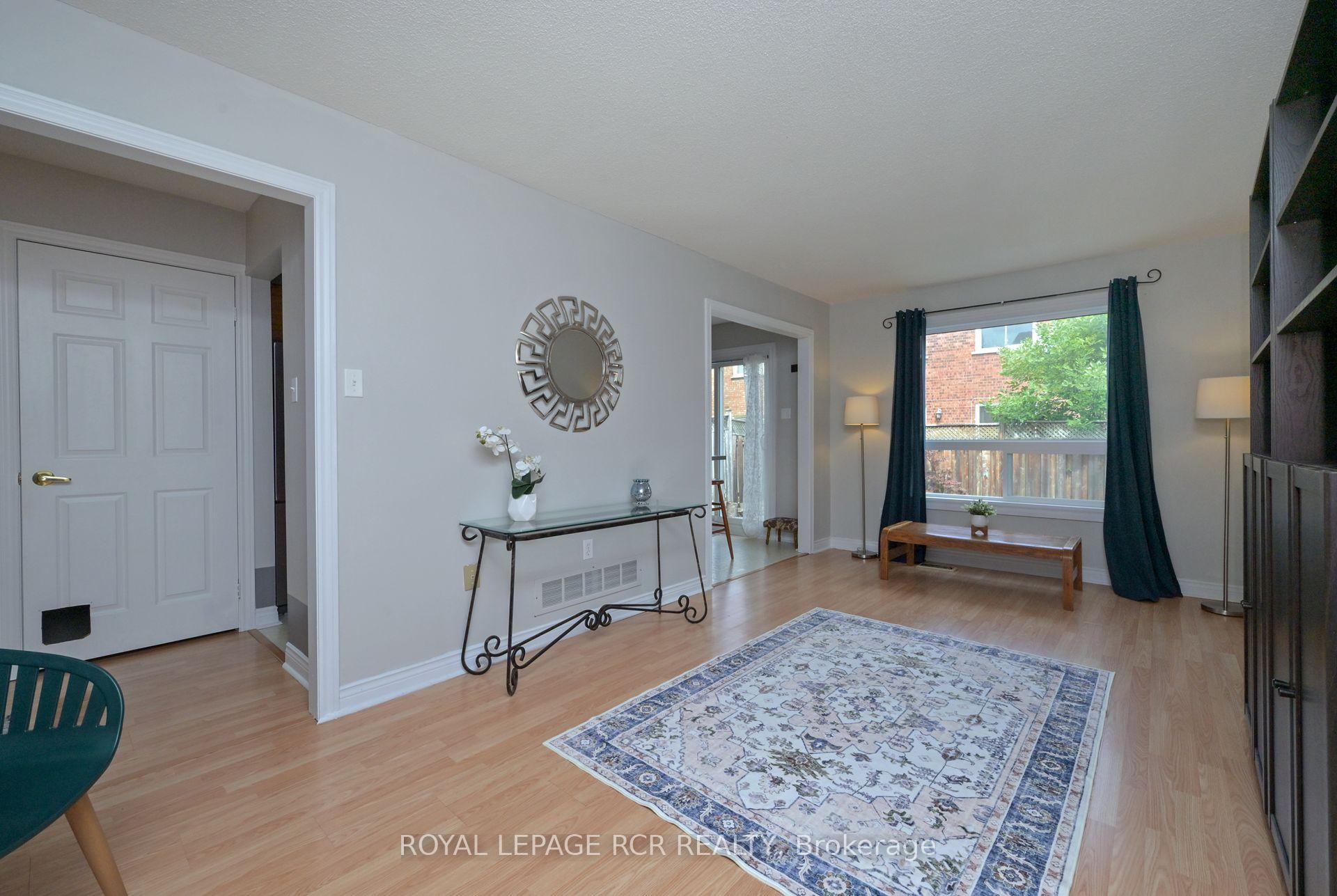 Photo 10 of 13 Wood Circle, Caledon, Bolton East — HOMEH