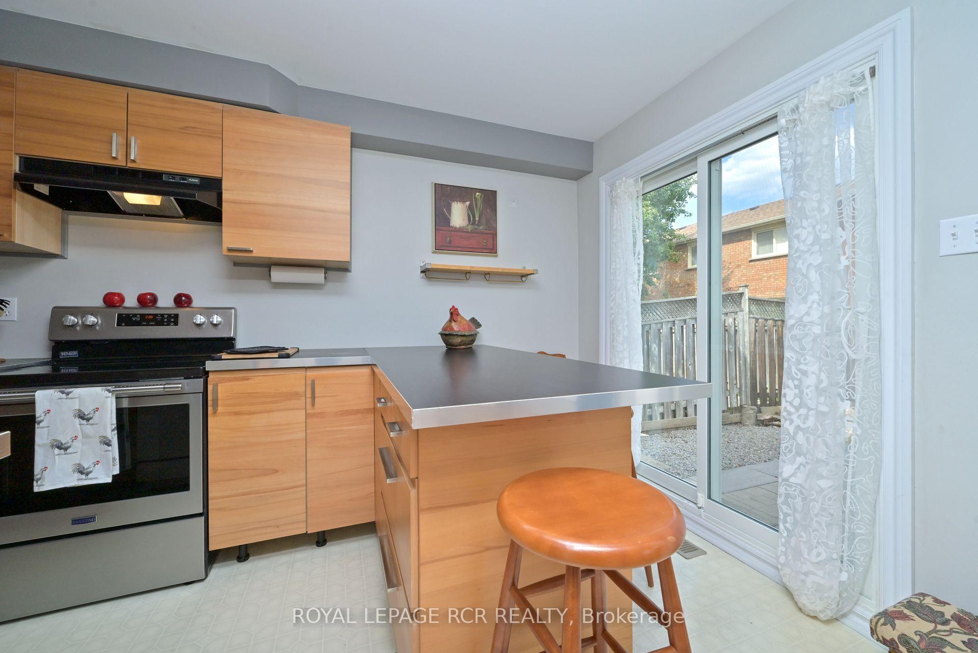 Photo 15 of 13 Wood Circle, Caledon, Bolton East — HOMEH