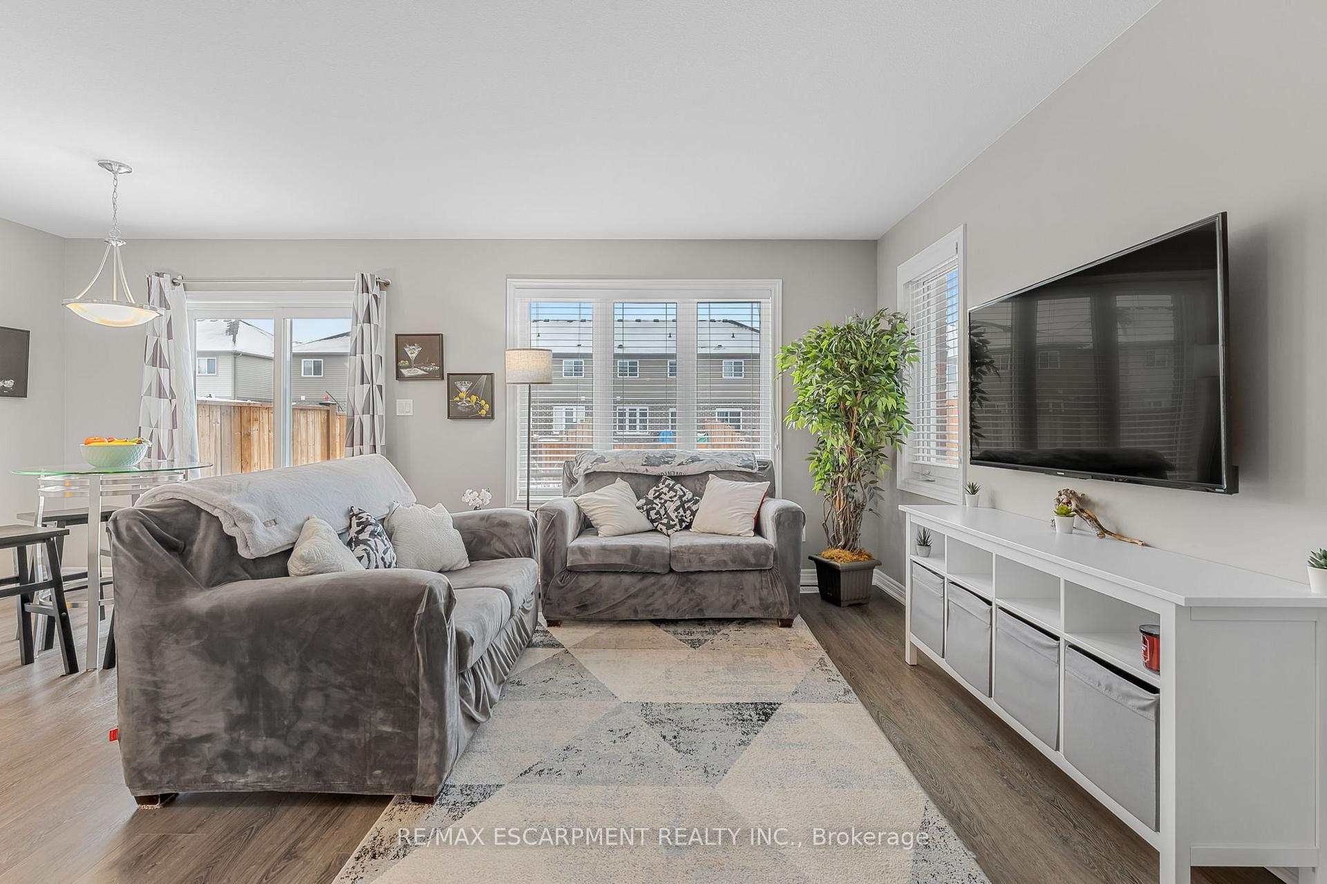Photo 9 of 111 Heron Street, Welland, Coyle Creek — HOMEH