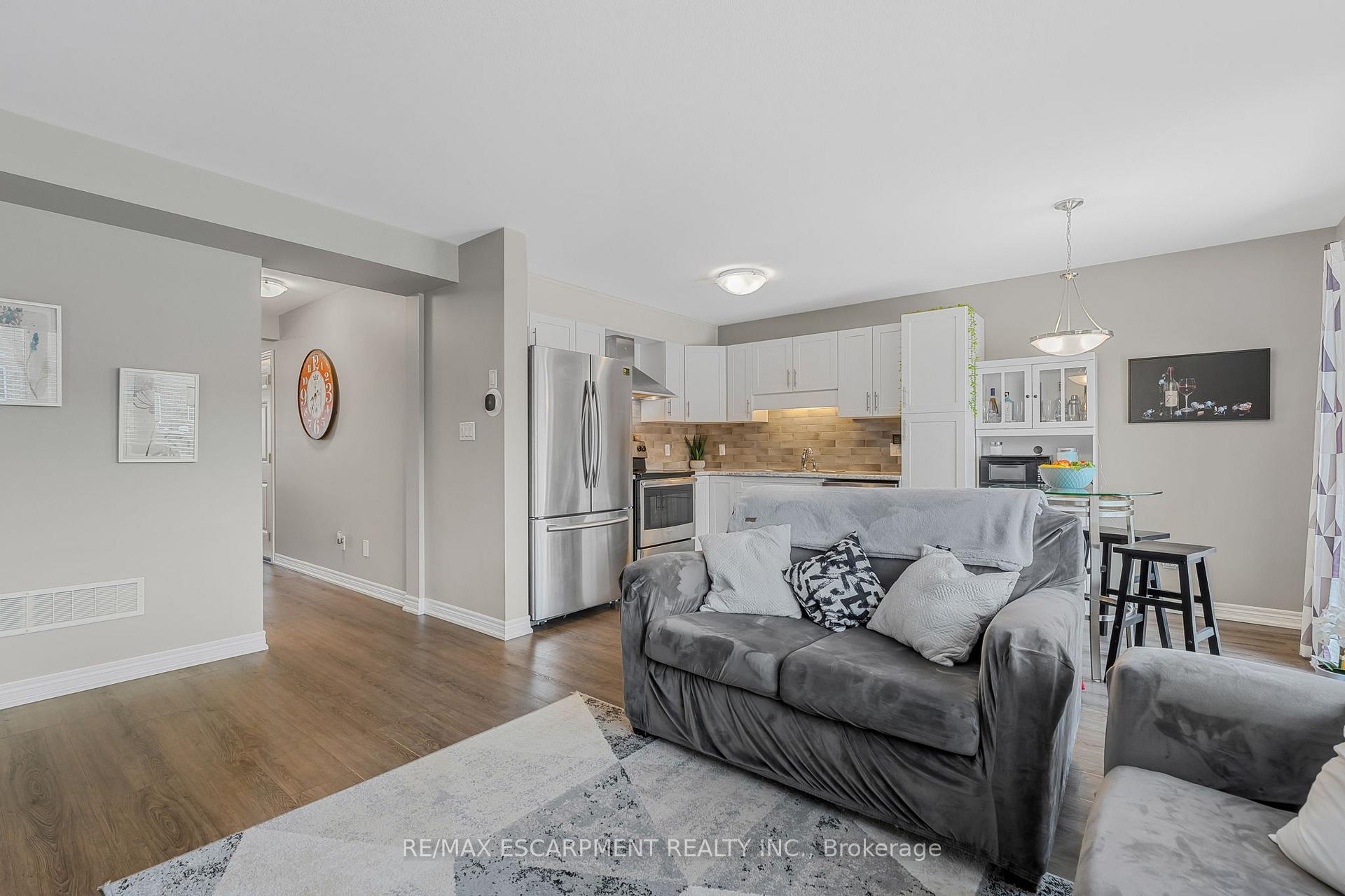 Photo 6 of 111 Heron Street, Welland, Coyle Creek — HOMEH