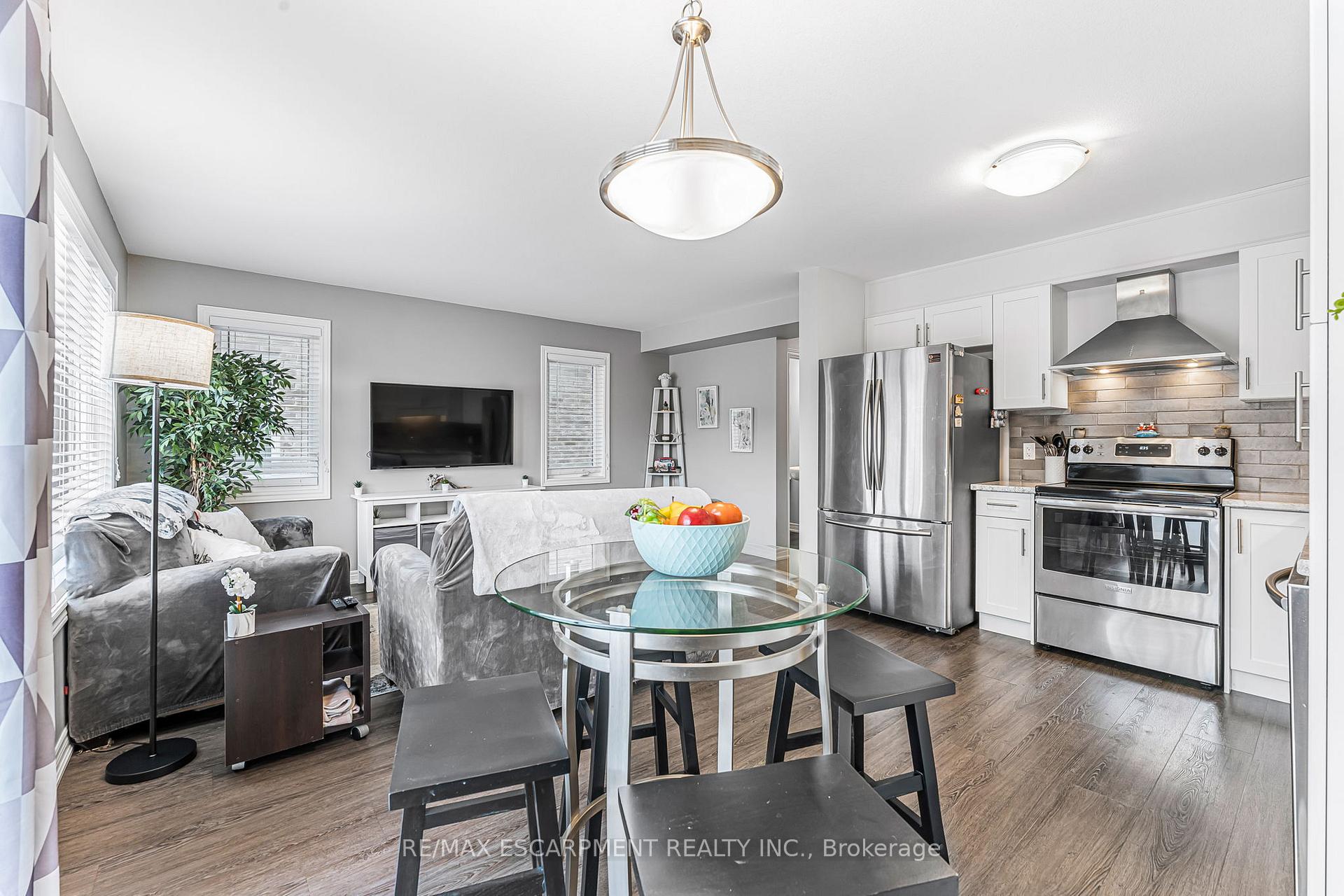 Photo 14 of 111 Heron Street, Welland, Coyle Creek — HOMEH