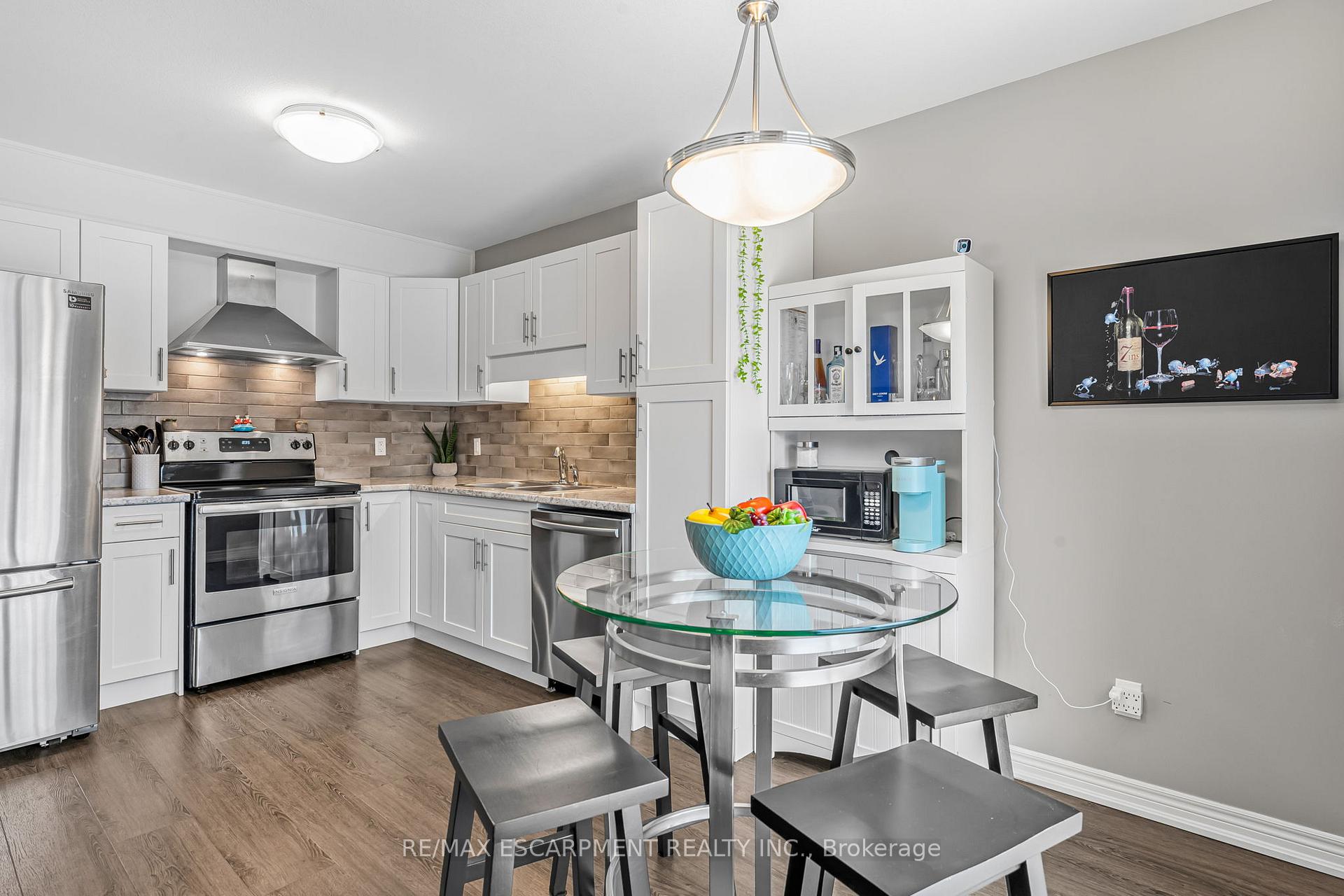 Photo 23 of 111 Heron Street, Welland, Coyle Creek — HOMEH