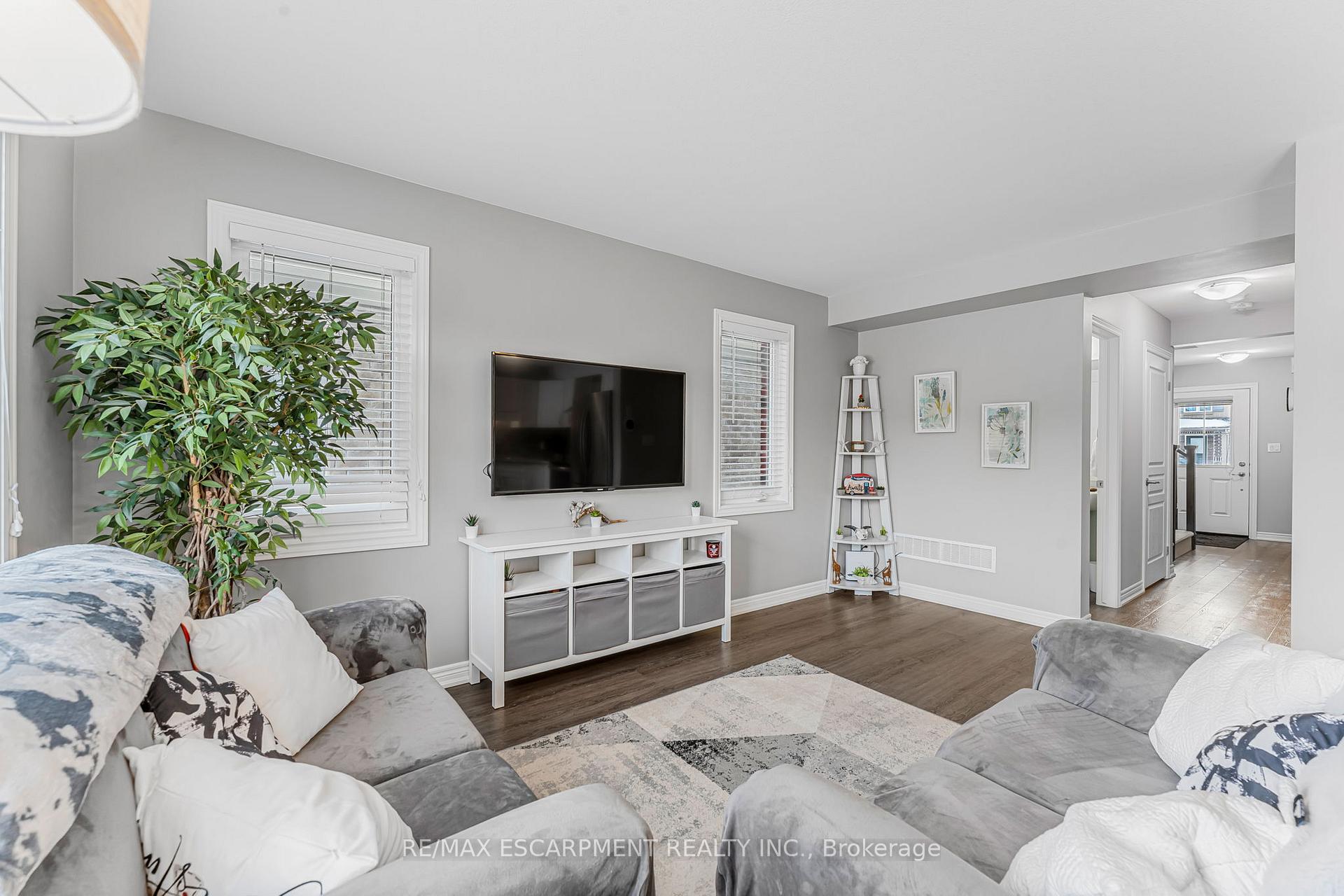 Photo 7 of 111 Heron Street, Welland, Coyle Creek — HOMEH