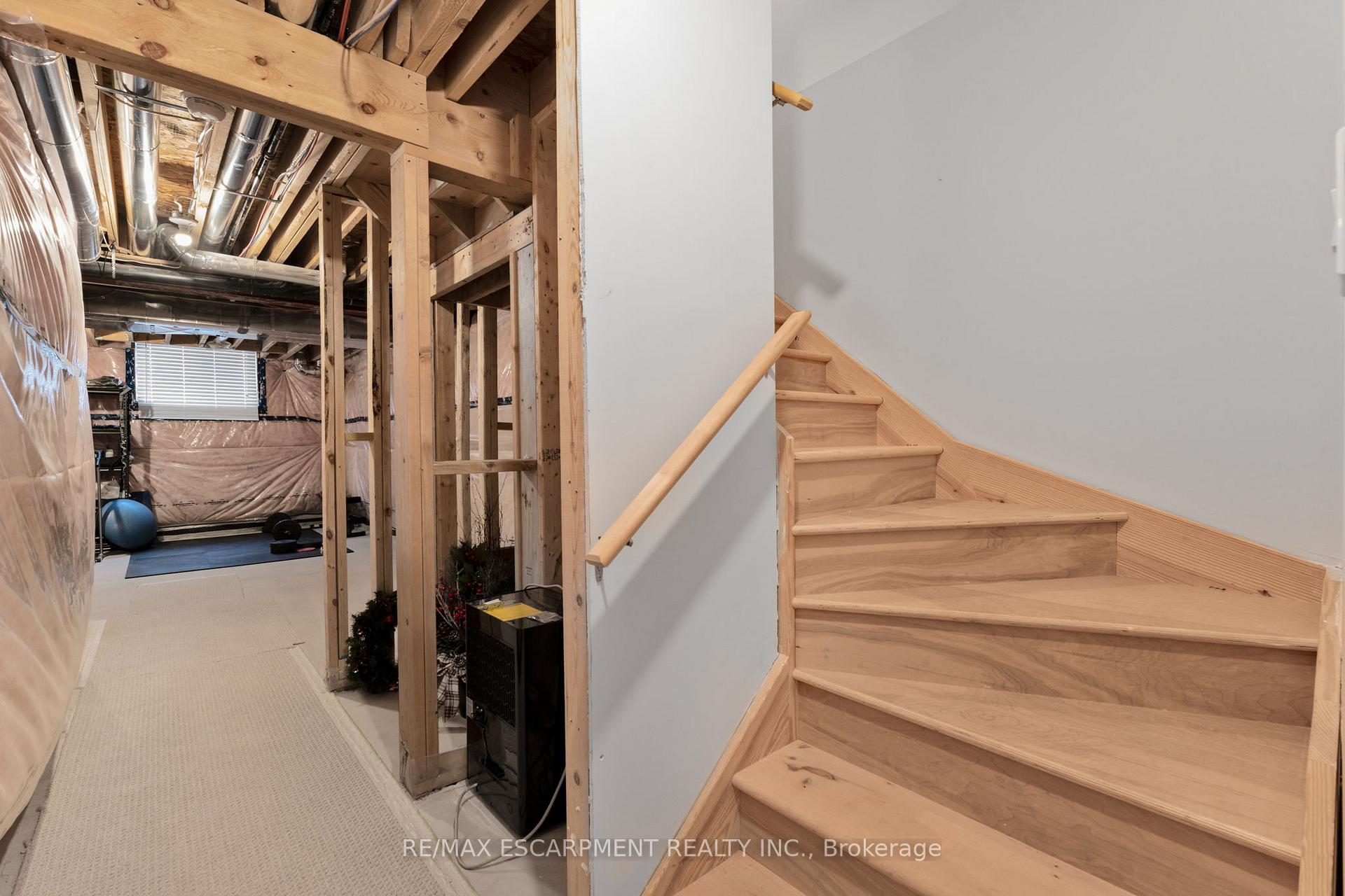 Photo 33 of 111 Heron Street, Welland, Coyle Creek — HOMEH