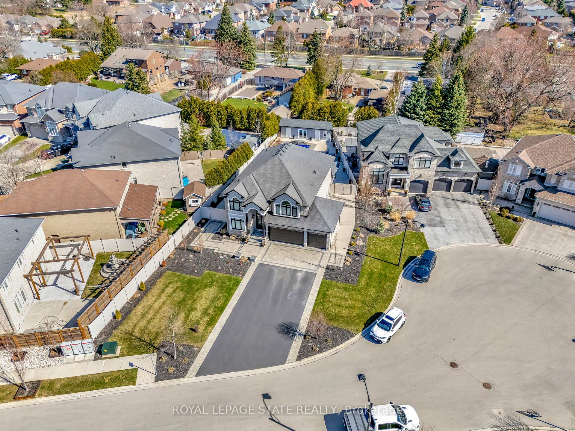 Photo 2 of 7 Bernini Court, Hamilton, Carpenter — HOMEH