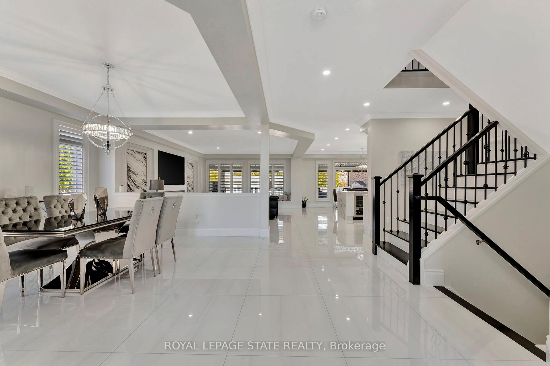 Photo 10 of 7 Bernini Court, Hamilton, Carpenter — HOMEH