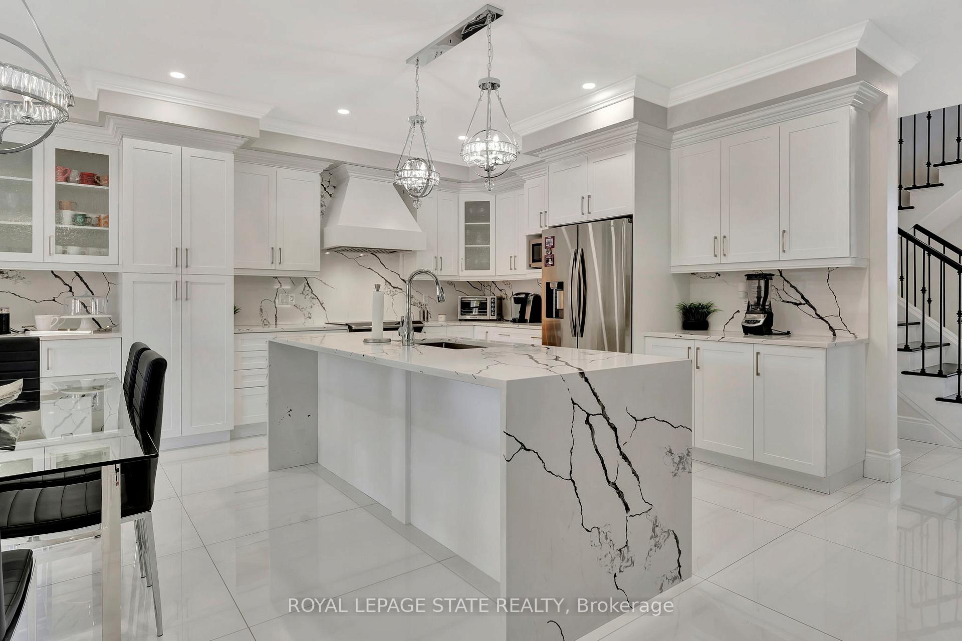 Photo 12 of 7 Bernini Court, Hamilton, Carpenter — HOMEH
