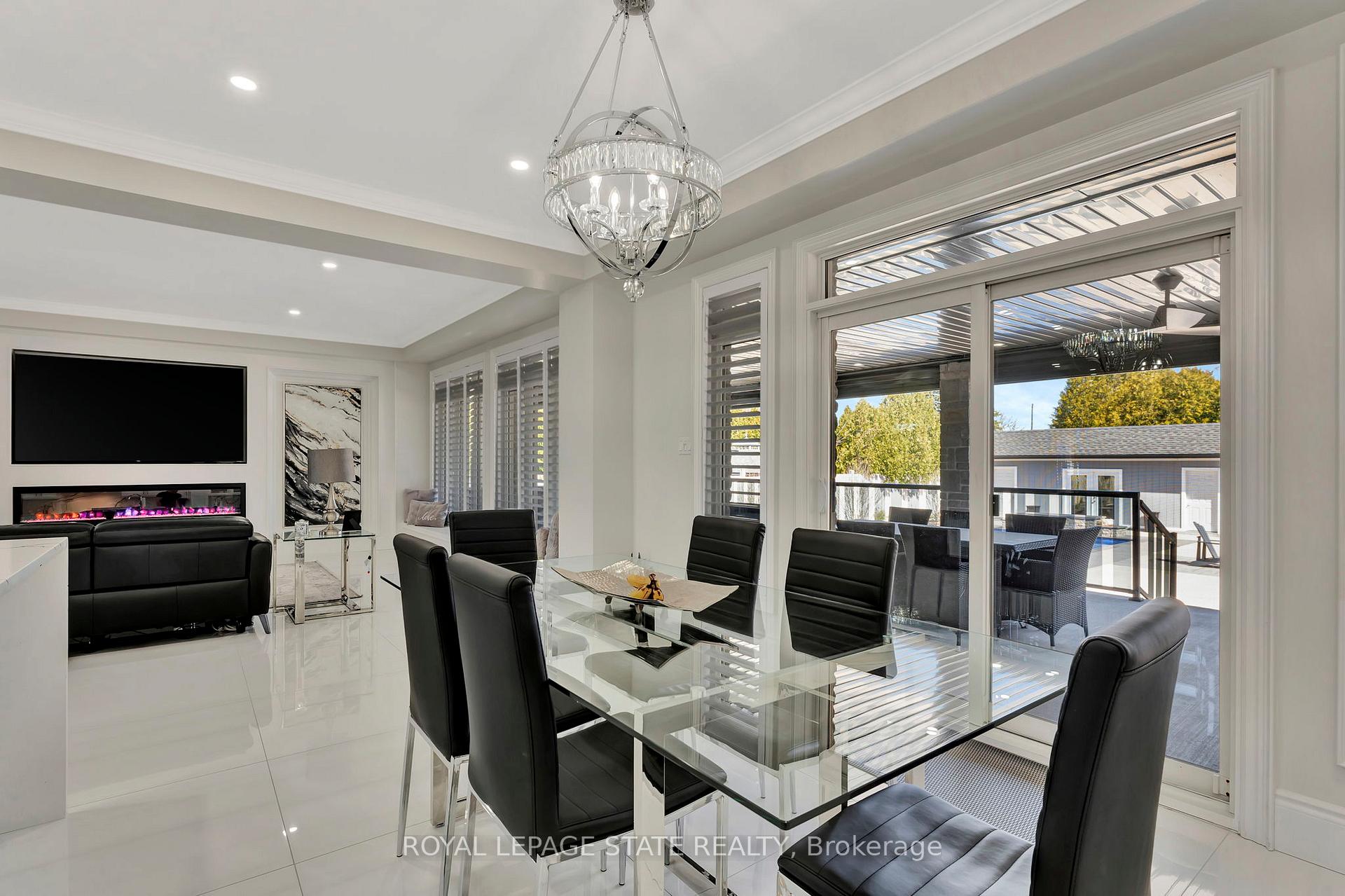 Photo 17 of 7 Bernini Court, Hamilton, Carpenter — HOMEH