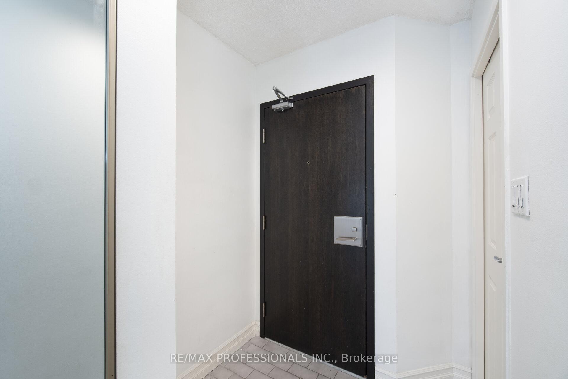 Photo 2 of Unit 2211, 25 The Esplanade, Toronto, Waterfront Communities — HOMEH