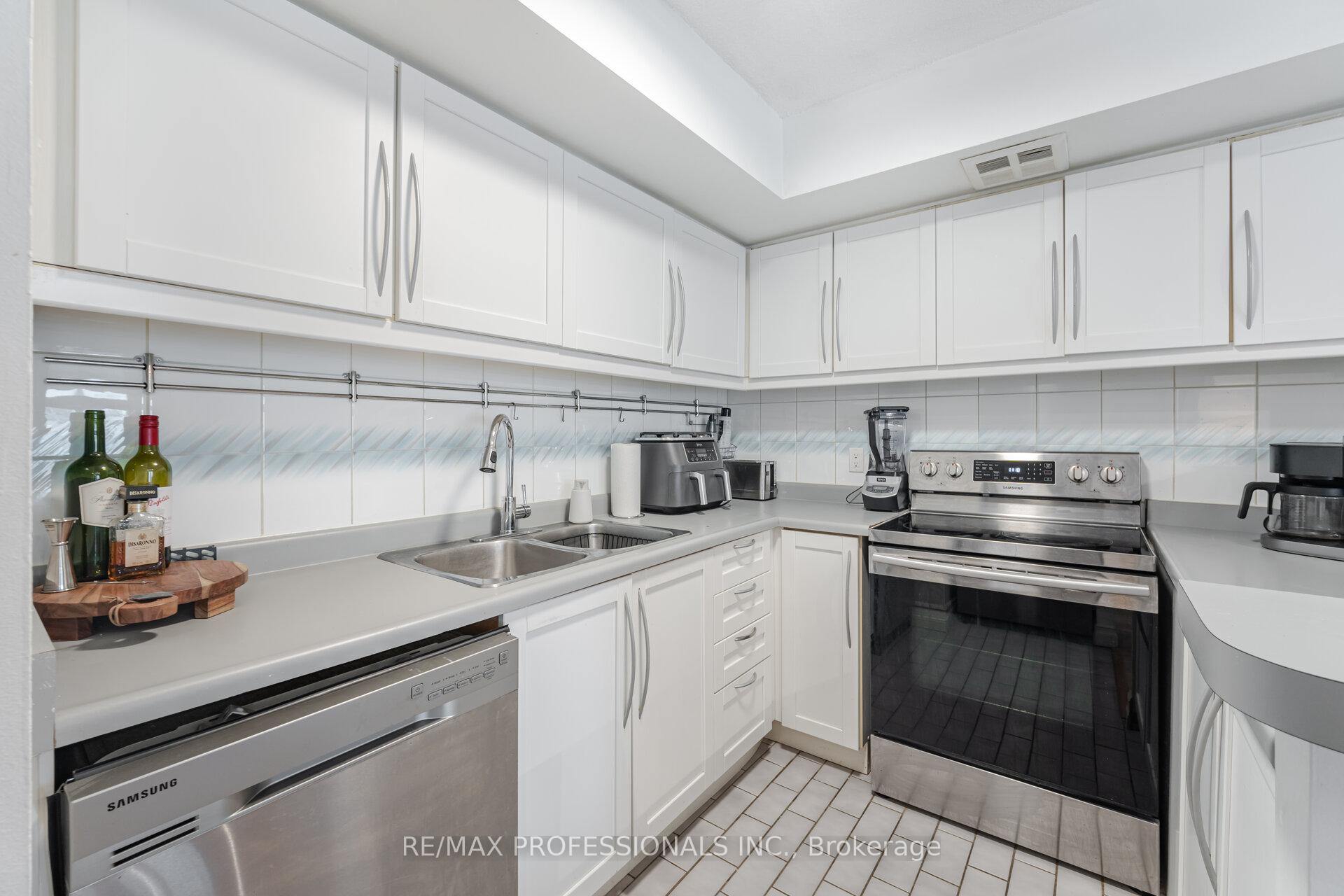 Photo 9 of Unit 2211, 25 The Esplanade, Toronto, Waterfront Communities — HOMEH
