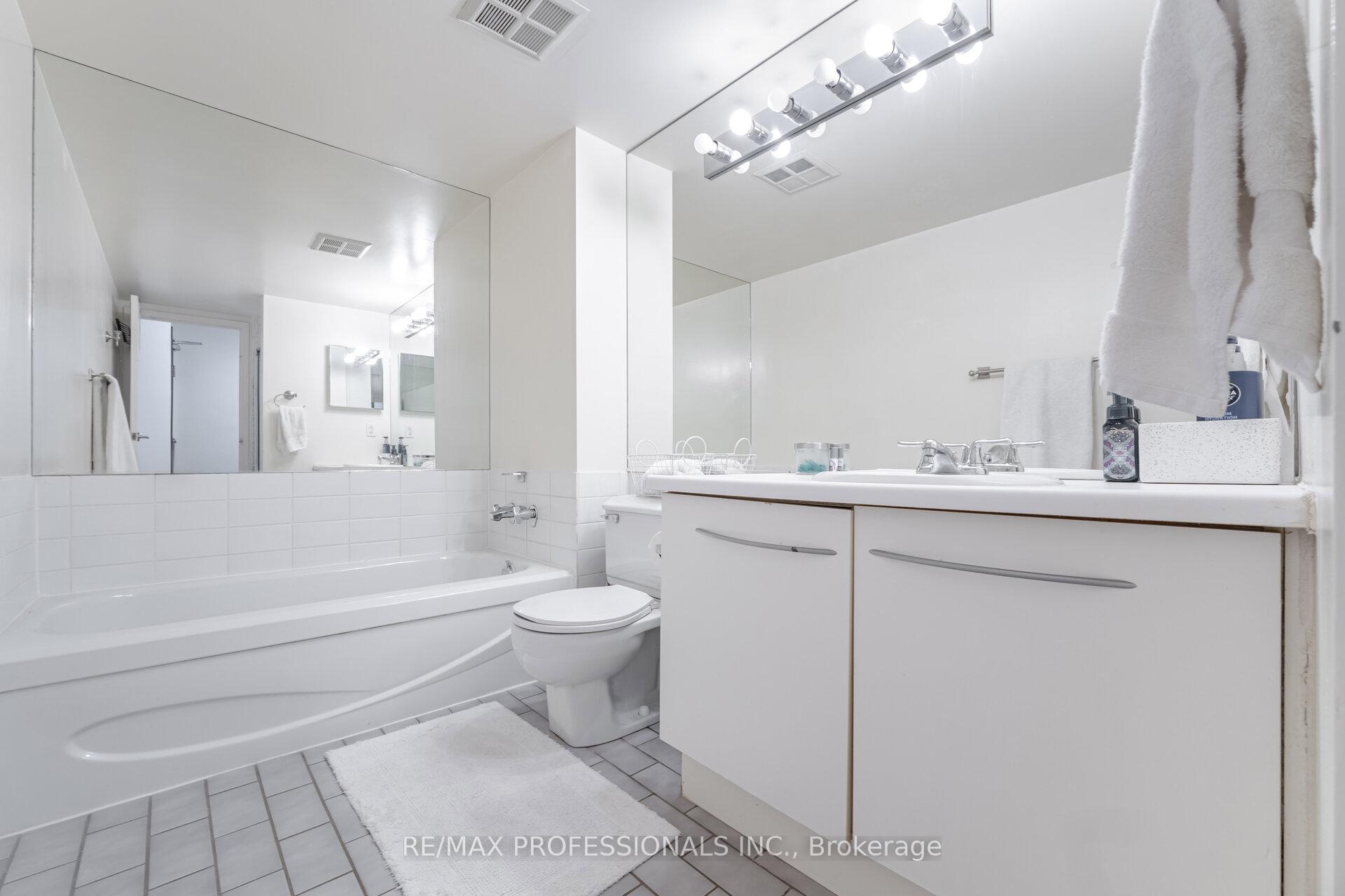 Photo 5 of Unit 2211, 25 The Esplanade, Toronto, Waterfront Communities — HOMEH