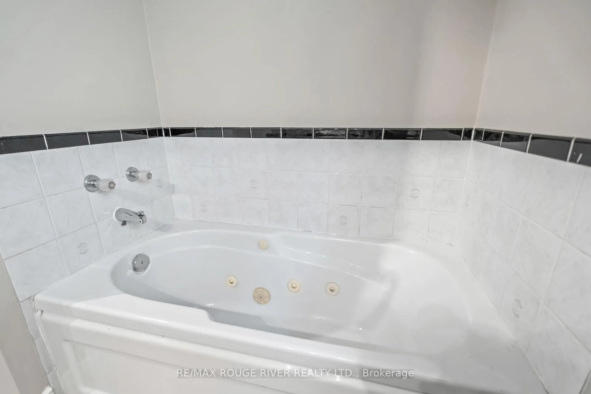Photo 23 of 136 Haden Avenue, Peterborough, Northcrest Ward 5 — HOMEH