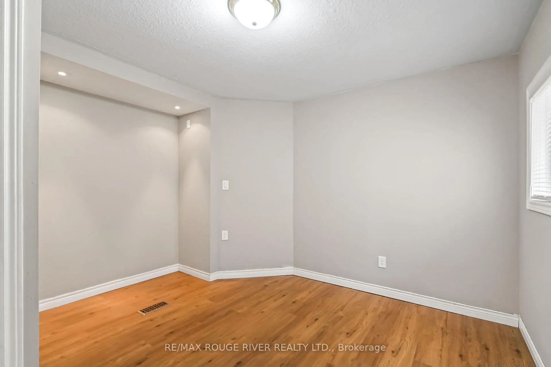 Photo 25 of 136 Haden Avenue, Peterborough, Northcrest Ward 5 — HOMEH