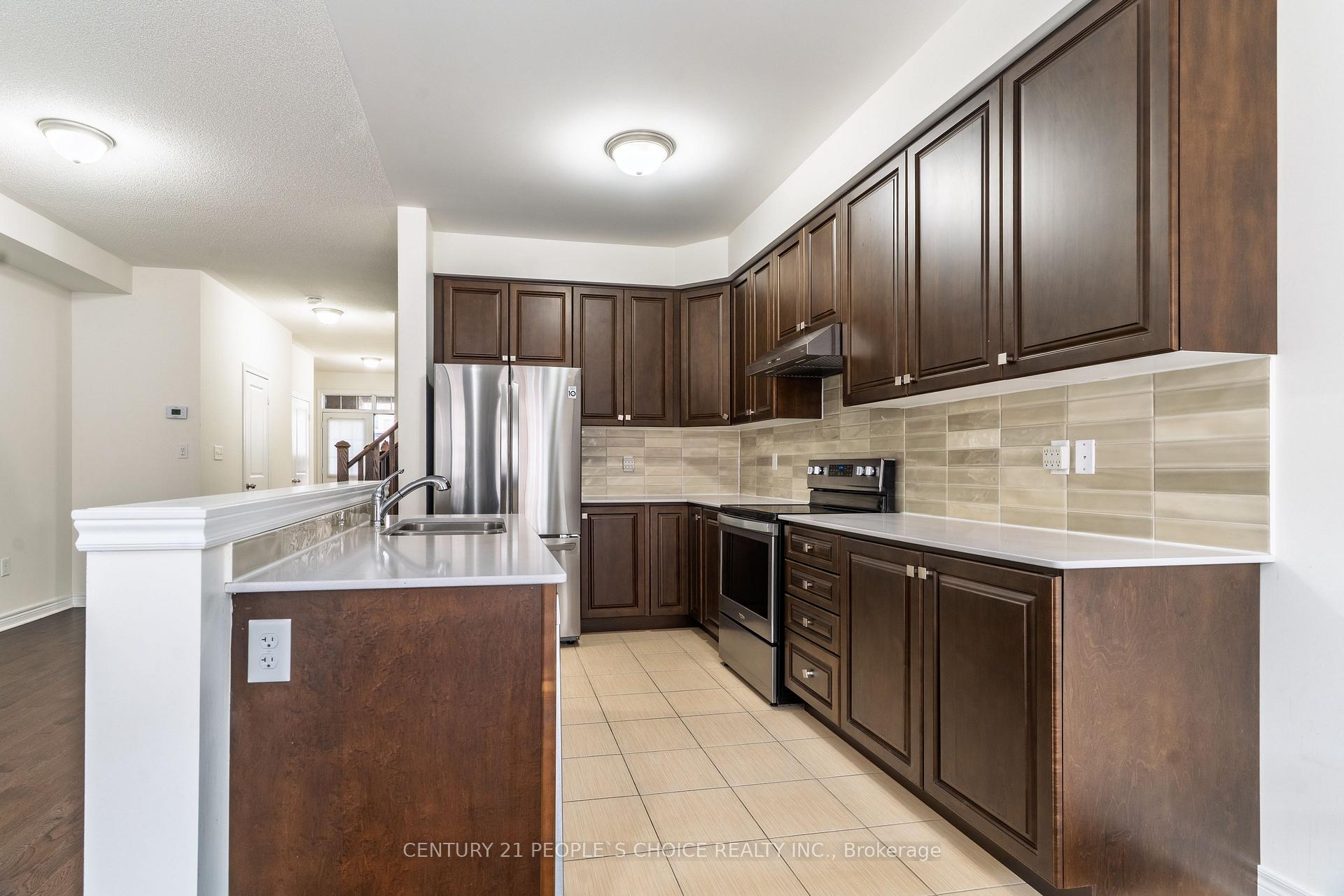 Photo 7 of 61 Finegan Circle, Brampton, Northwest Brampton — HOMEH