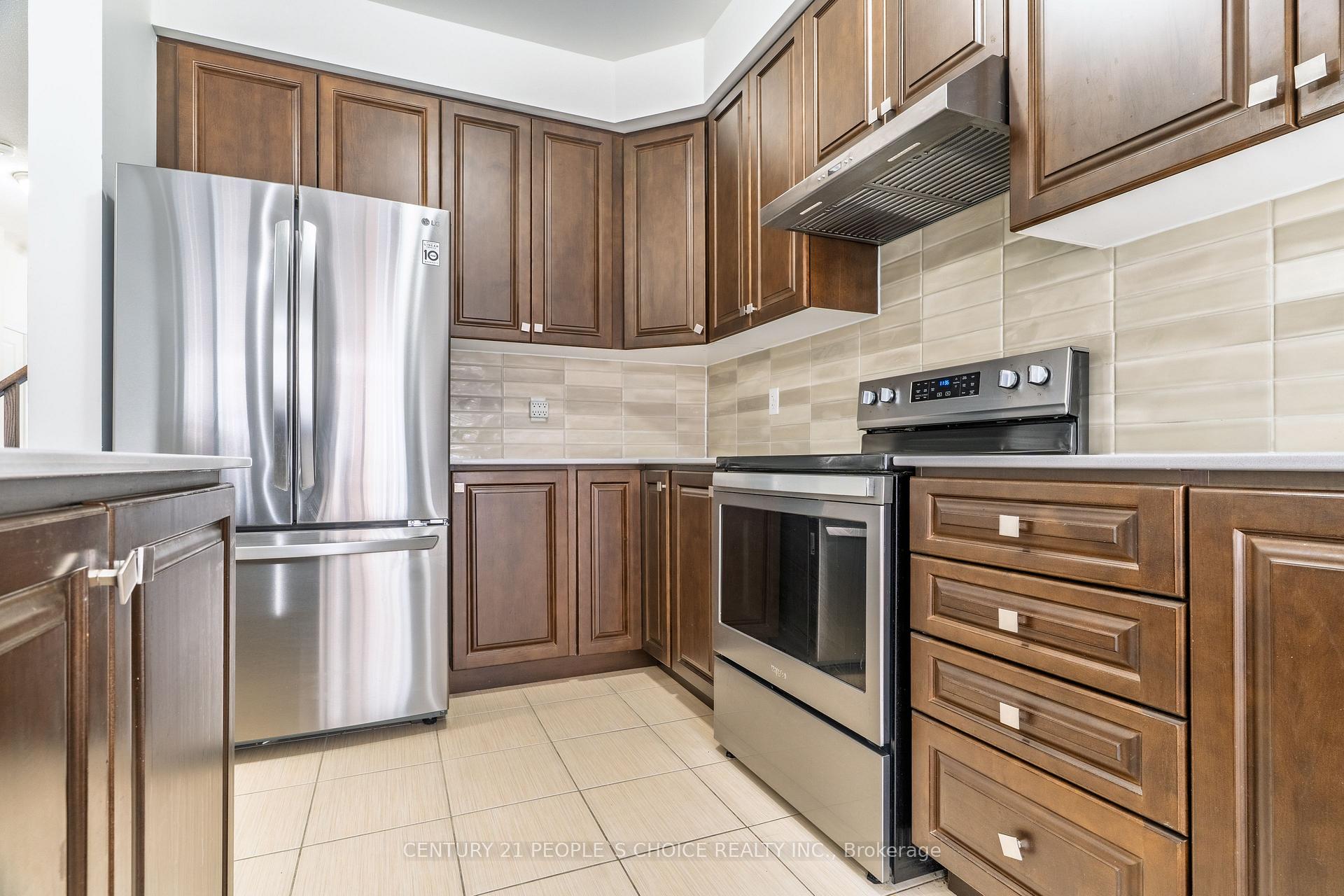 Photo 15 of 61 Finegan Circle, Brampton, Northwest Brampton — HOMEH