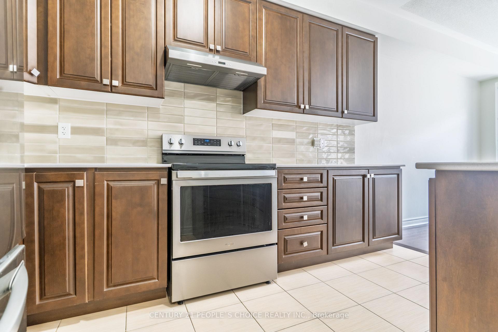 Photo 11 of 61 Finegan Circle, Brampton, Northwest Brampton — HOMEH