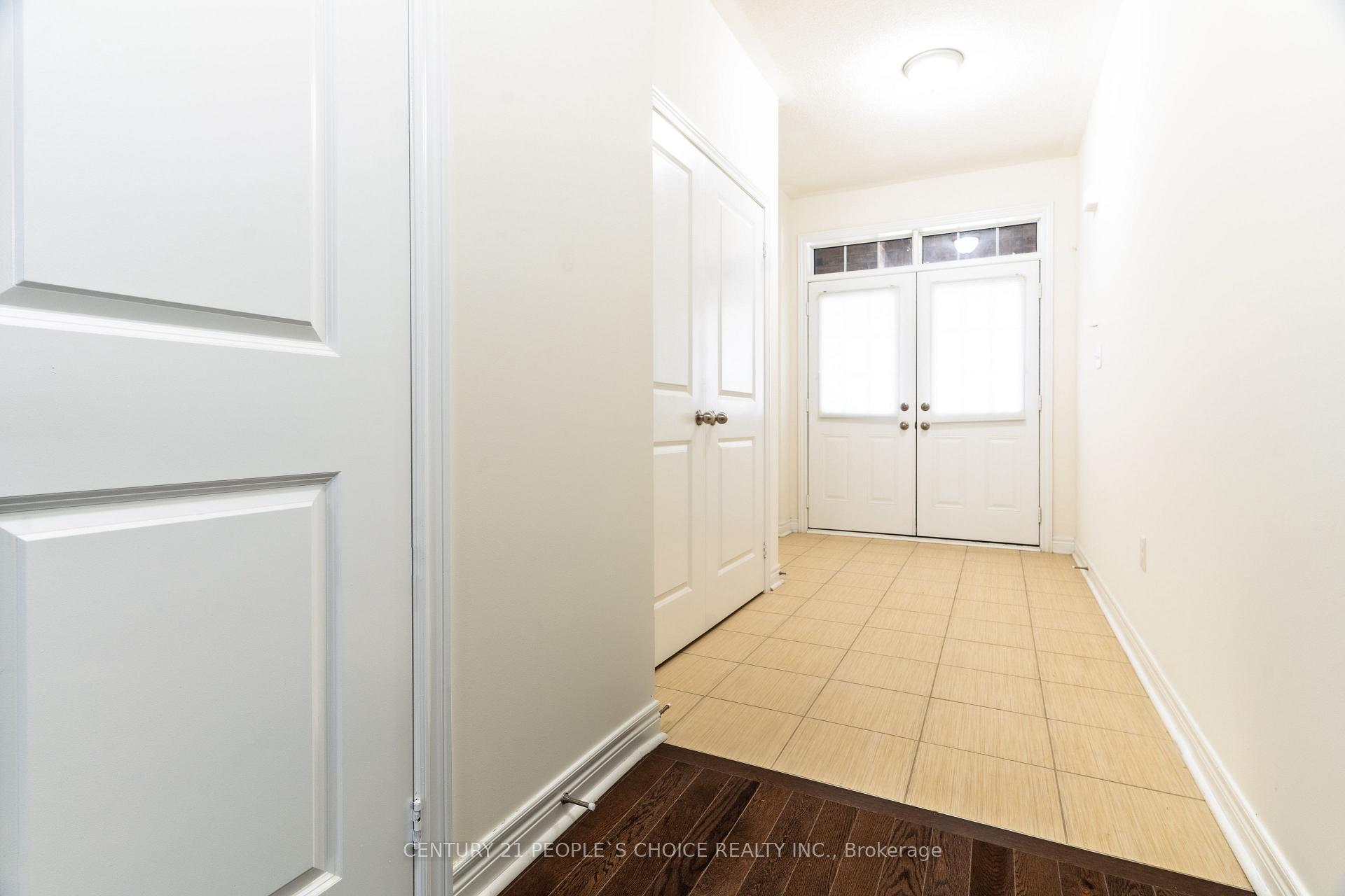 Photo 4 of 61 Finegan Circle, Brampton, Northwest Brampton — HOMEH