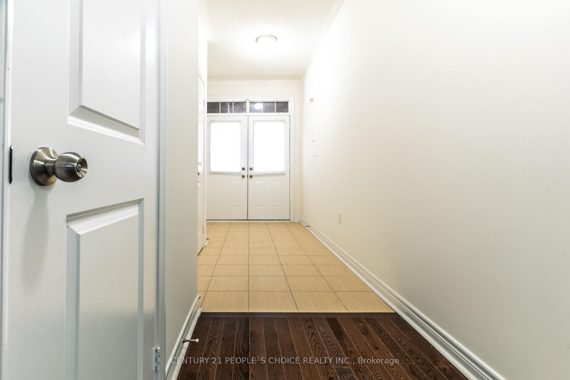 Photo 10 of 61 Finegan Circle, Brampton, Northwest Brampton — HOMEH