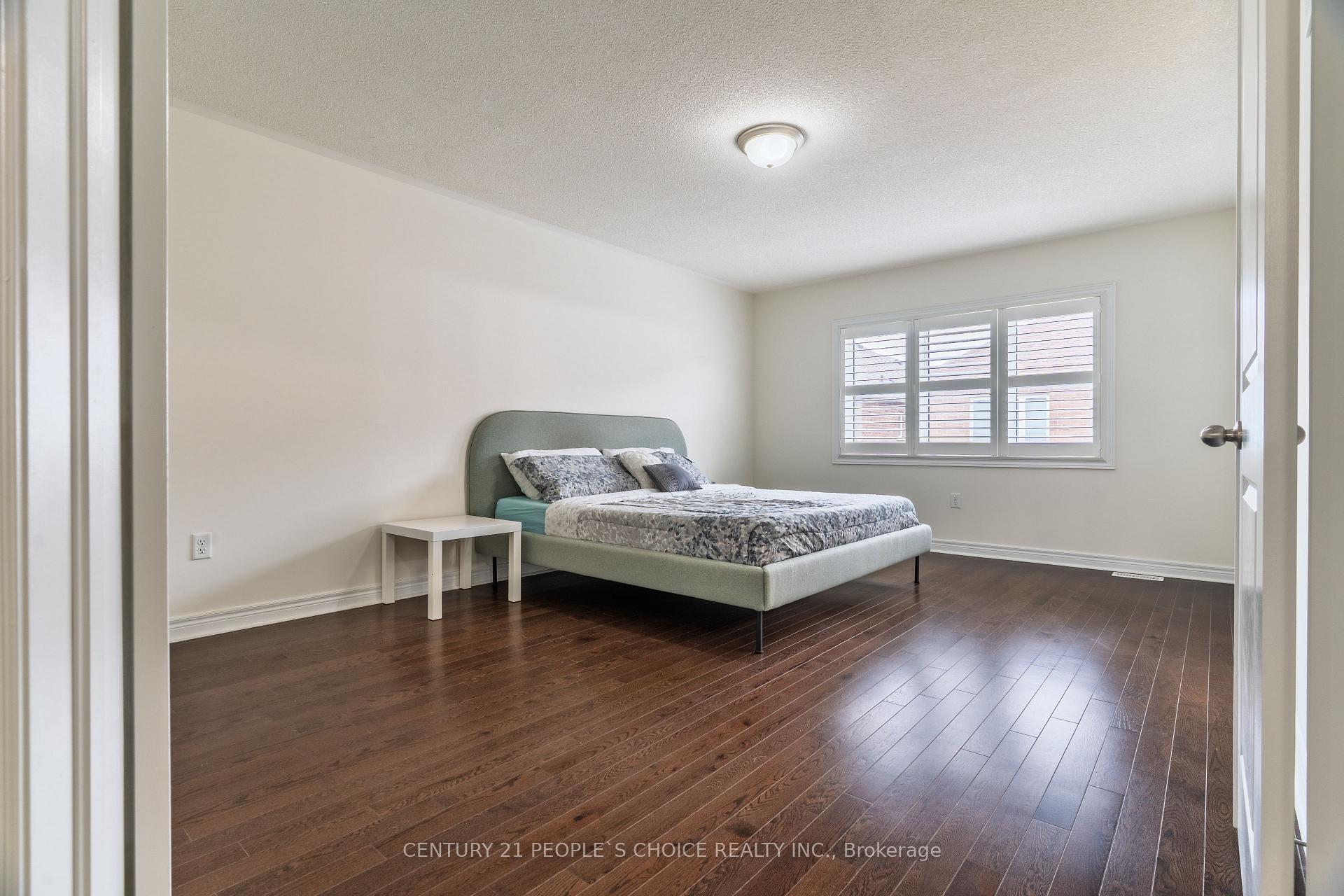 Photo 21 of 61 Finegan Circle, Brampton, Northwest Brampton — HOMEH