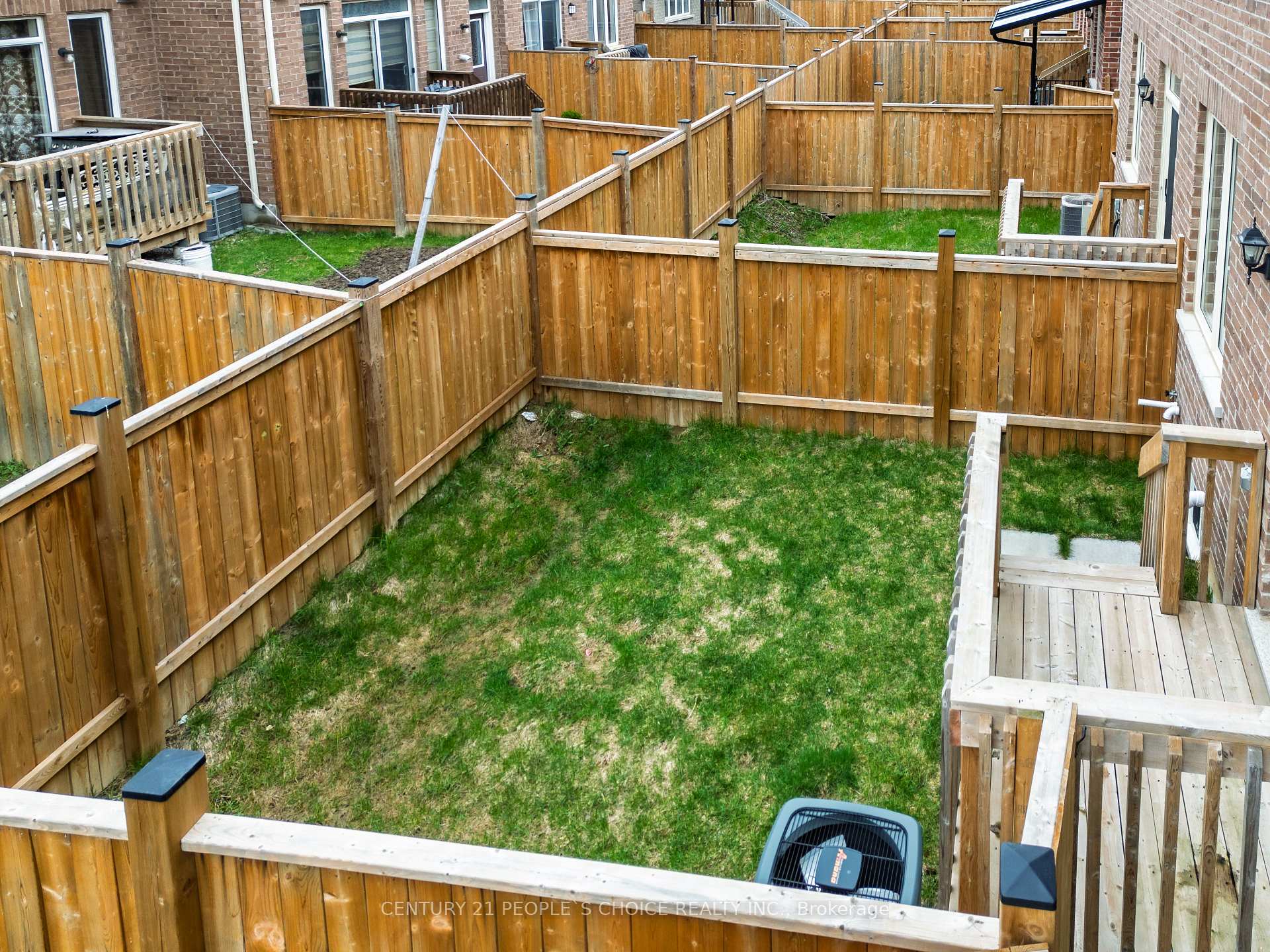 Photo 39 of 61 Finegan Circle, Brampton, Northwest Brampton — HOMEH