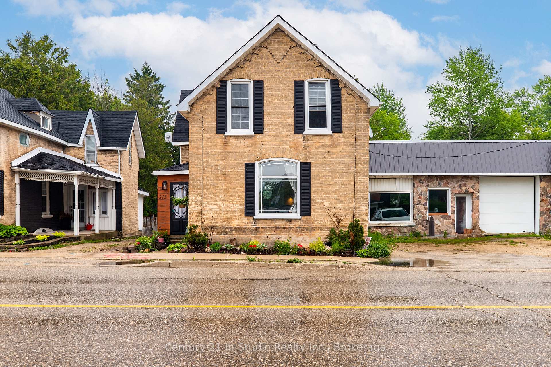 Front of 215 Garafraxa Street