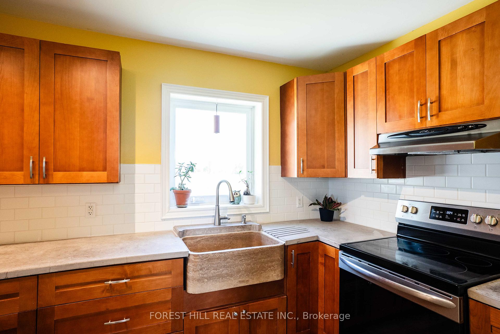 Photo 3 of 590 Bond Road, Prince Edward County, South Marysburg Ward — HOMEH