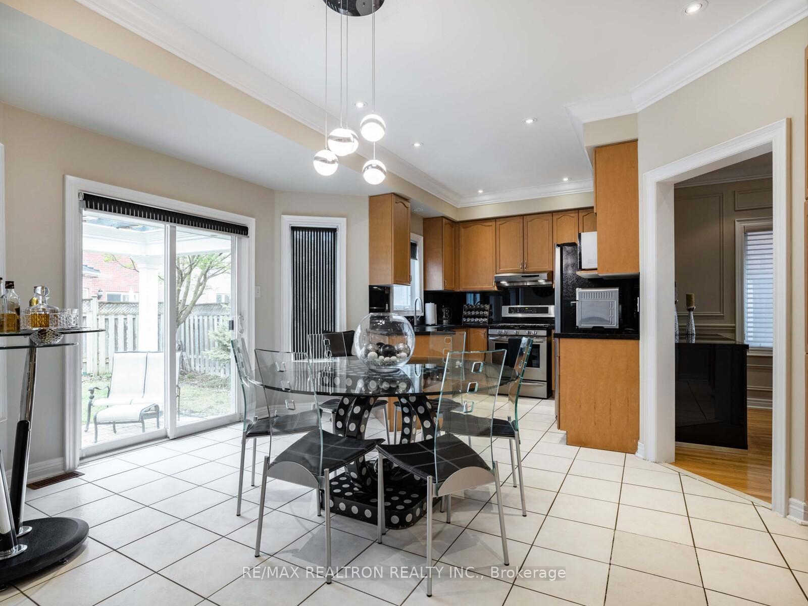 Photo 18 of 54 Daphnia Drive, Vaughan, Patterson — HOMEH