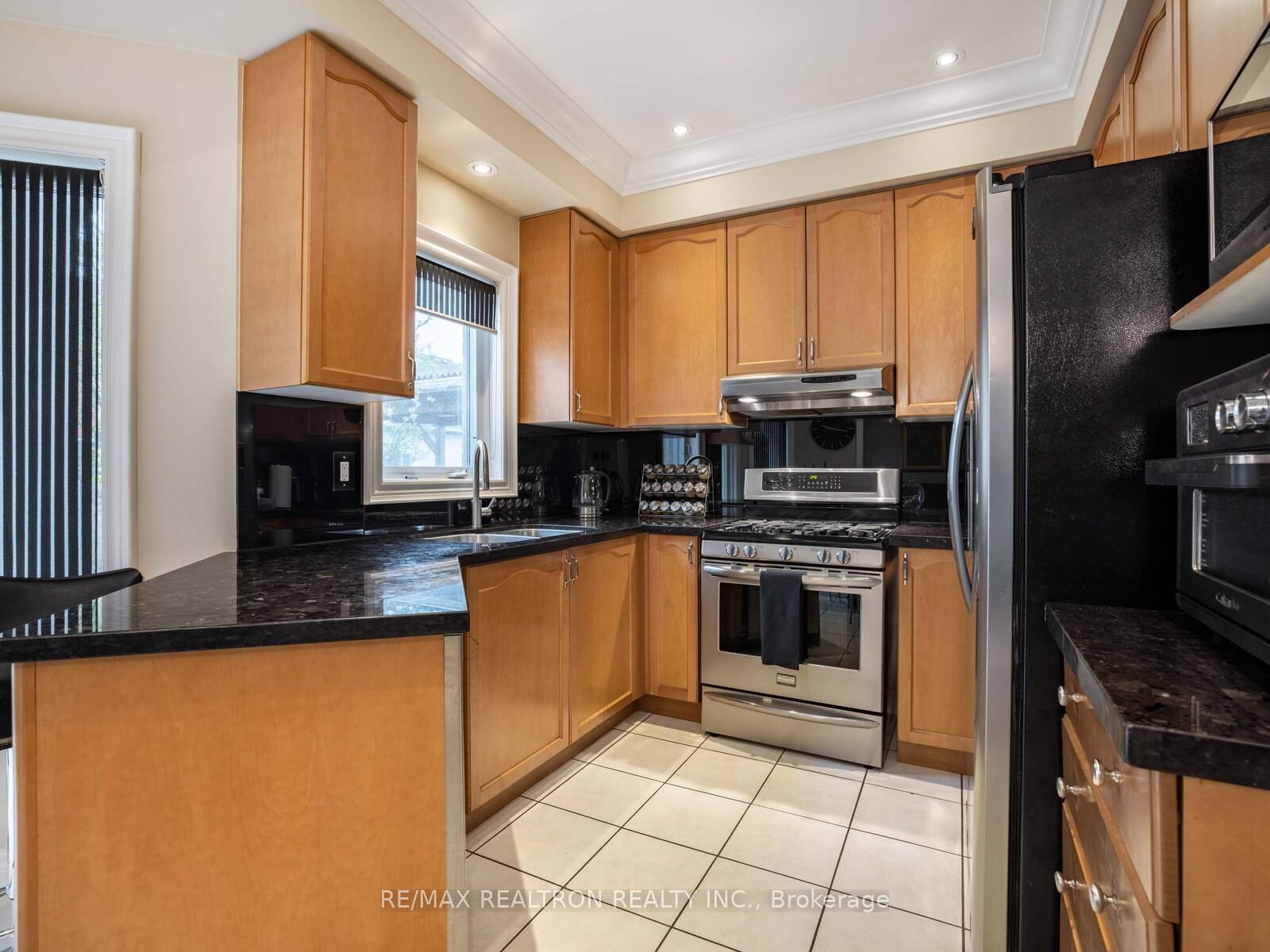Photo 14 of 54 Daphnia Drive, Vaughan, Patterson — HOMEH