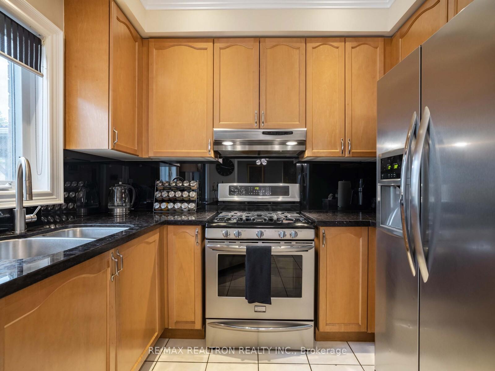 Photo 8 of 54 Daphnia Drive, Vaughan, Patterson — HOMEH