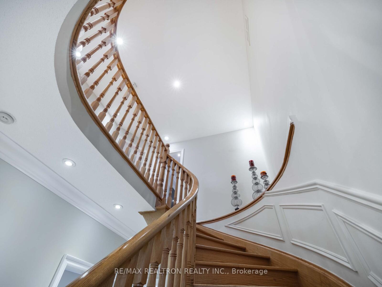 Photo 10 of 54 Daphnia Drive, Vaughan, Patterson — HOMEH