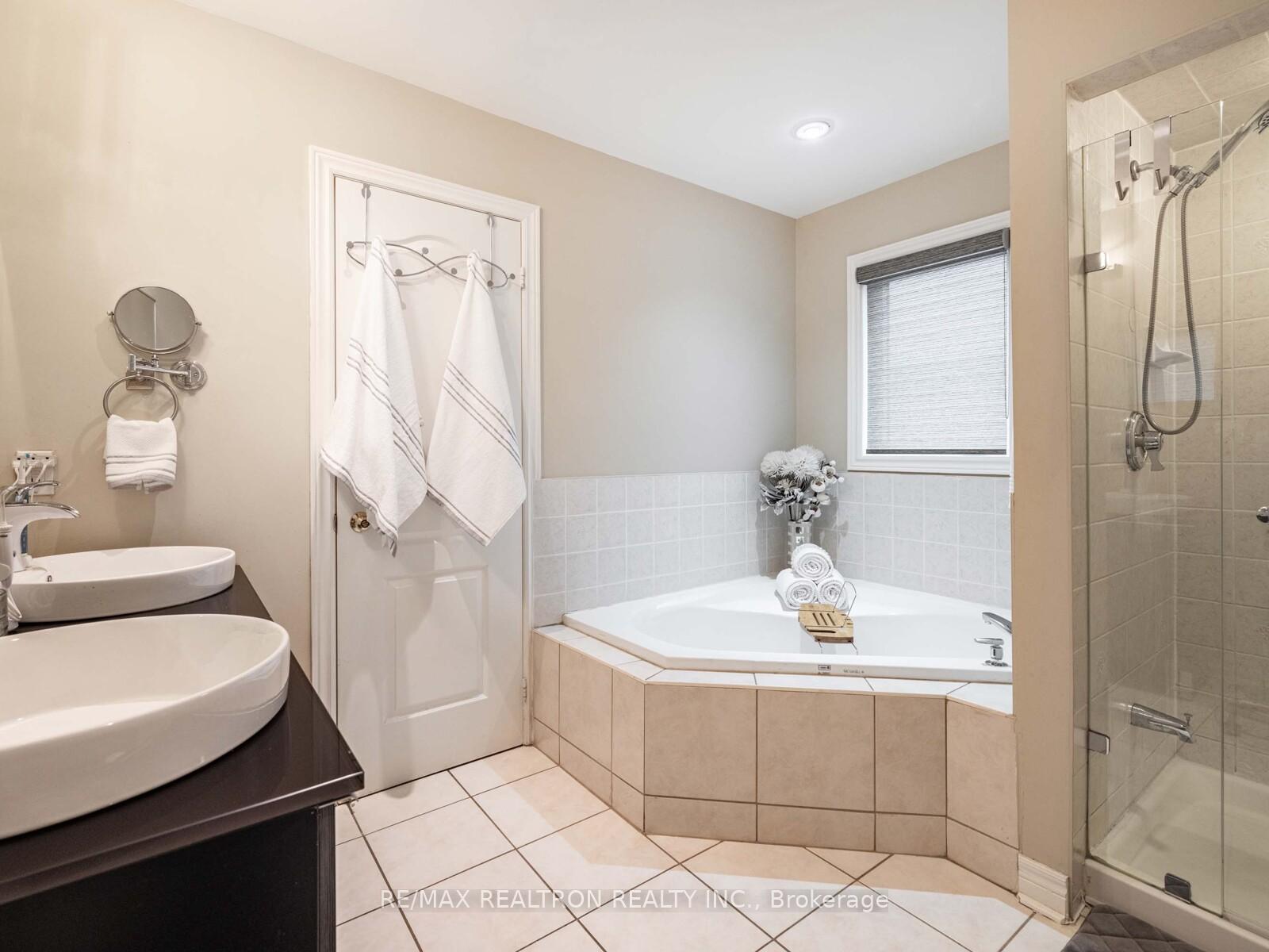 Photo 33 of 54 Daphnia Drive, Vaughan, Patterson — HOMEH