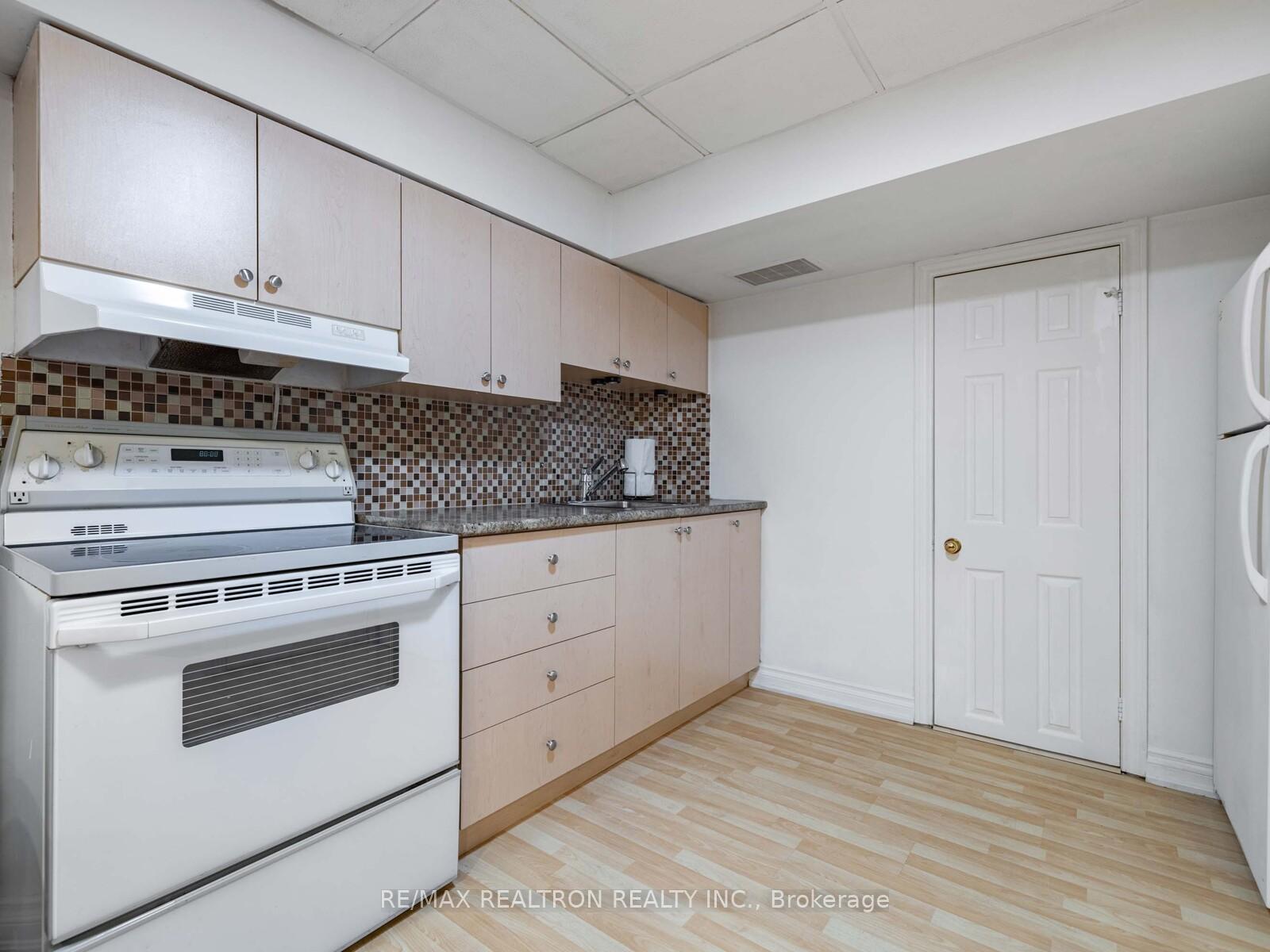 Photo 19 of 54 Daphnia Drive, Vaughan, Patterson — HOMEH