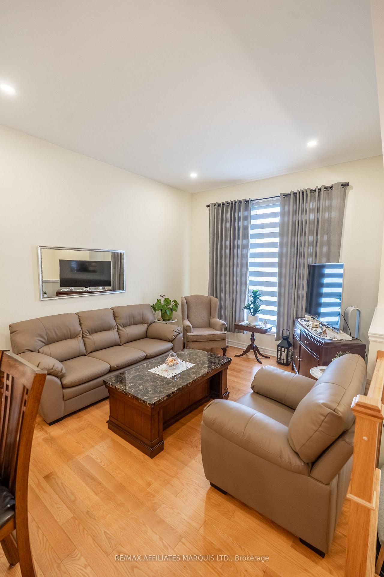 Photo 3 of 2443 Watson Crescent, Cornwall — HOMEH