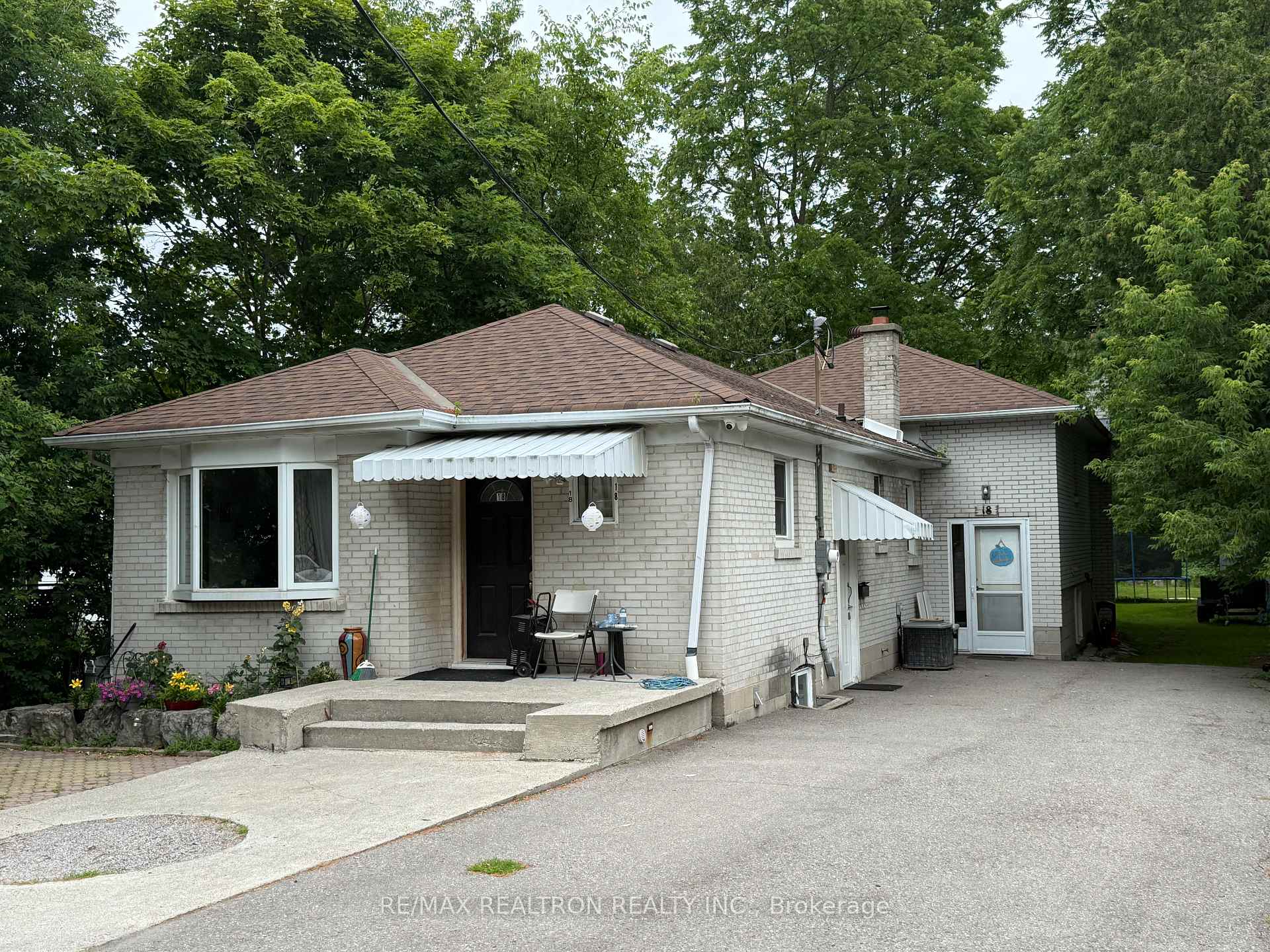 Front of Unit basement, 18 Irwin Avenue